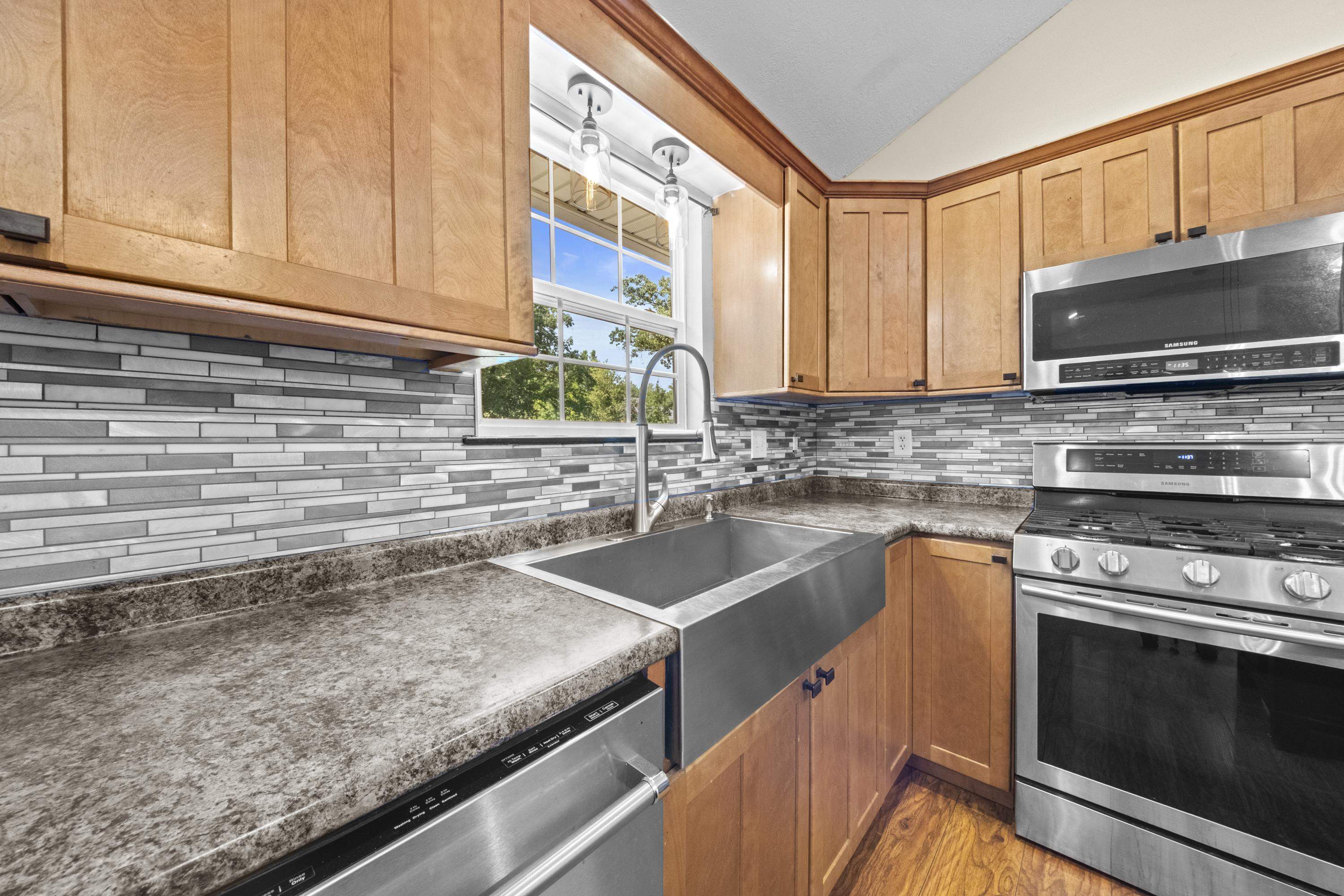 https://zimg.paragon.ice.com/ParagonImages/Property/PH/AABRKY/60972/12/0/0/b4d7c4fd7566d0db01373ac14c42cabc/0/bcff9f212b0489899405c1d421d6c865/60972-e7442d40-a149-4dd4-af2a-45385923dbde.JPG