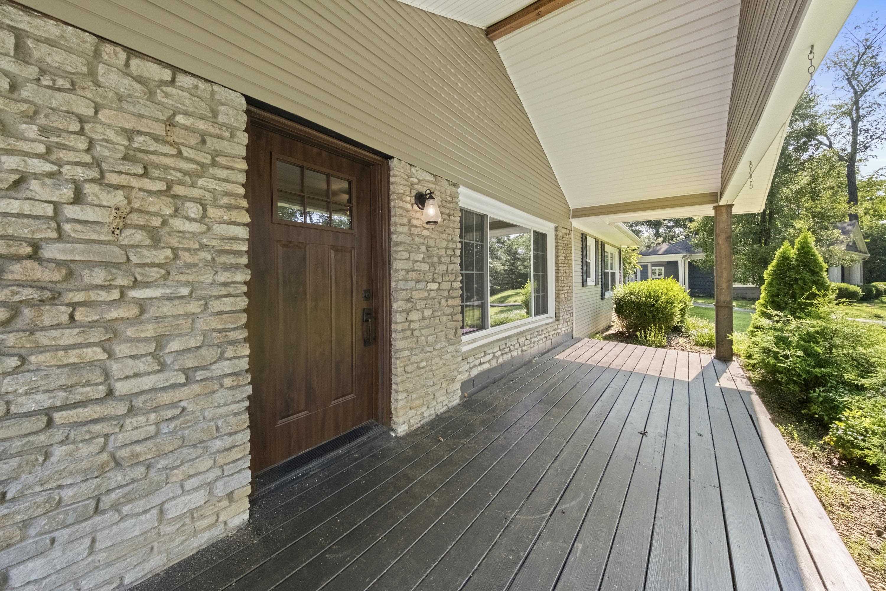 https://zimg.paragon.ice.com/ParagonImages/Property/PH/AABRKY/60972/4/0/0/b8f96d9f4b8baa1ff6e01390dc60ed4f/0/bcff9f212b0489899405c1d421d6c865/60972-b3df925a-f22a-4c05-8c0d-7d4f77c621e5.JPG