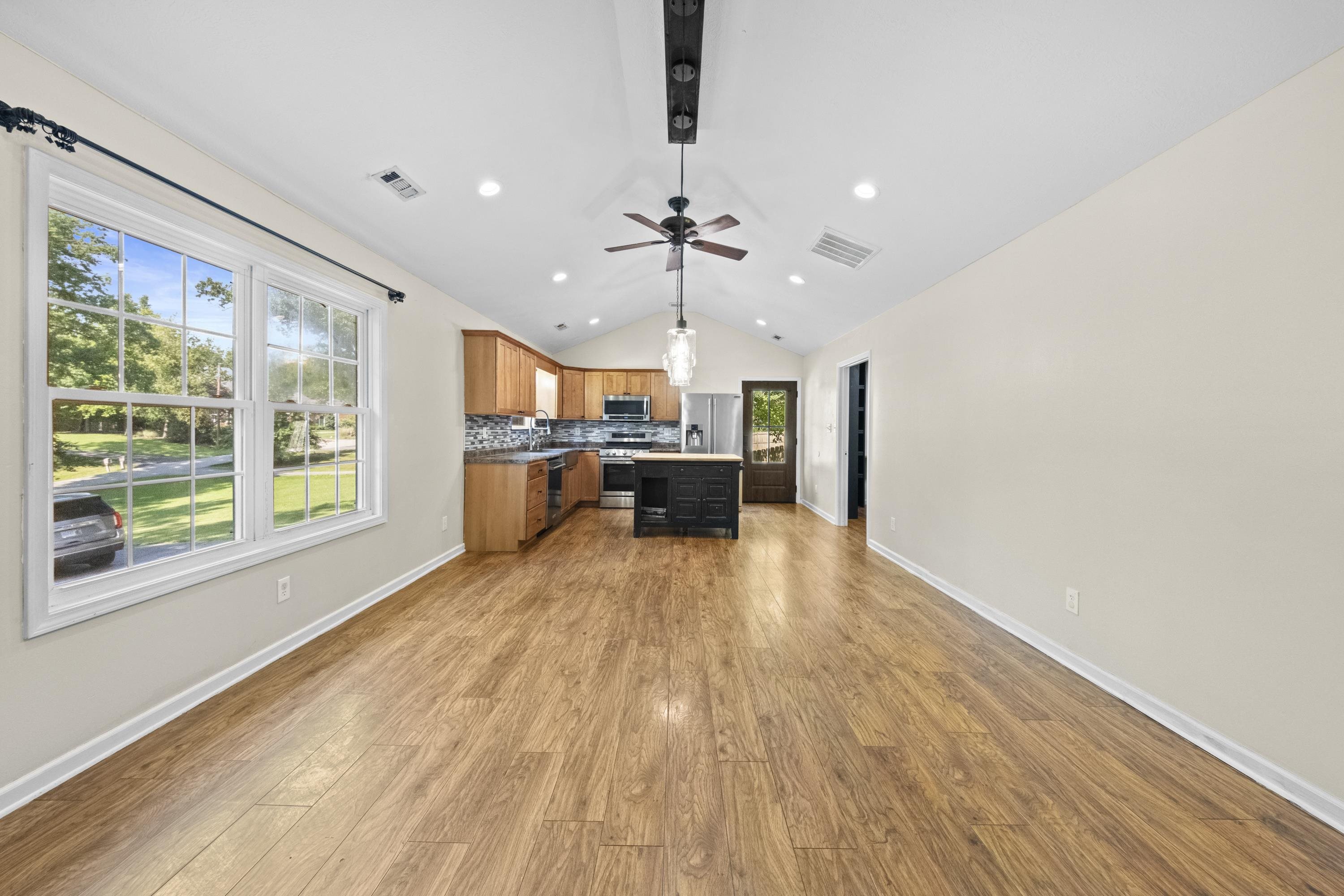 https://zimg.paragon.ice.com/ParagonImages/Property/PH/AABRKY/60972/8/0/0/bd39256e5284861bf5aebd46f6d53957/0/bcff9f212b0489899405c1d421d6c865/60972-aeaffe25-e8ed-4f0f-84ba-cb578e105f00.JPG