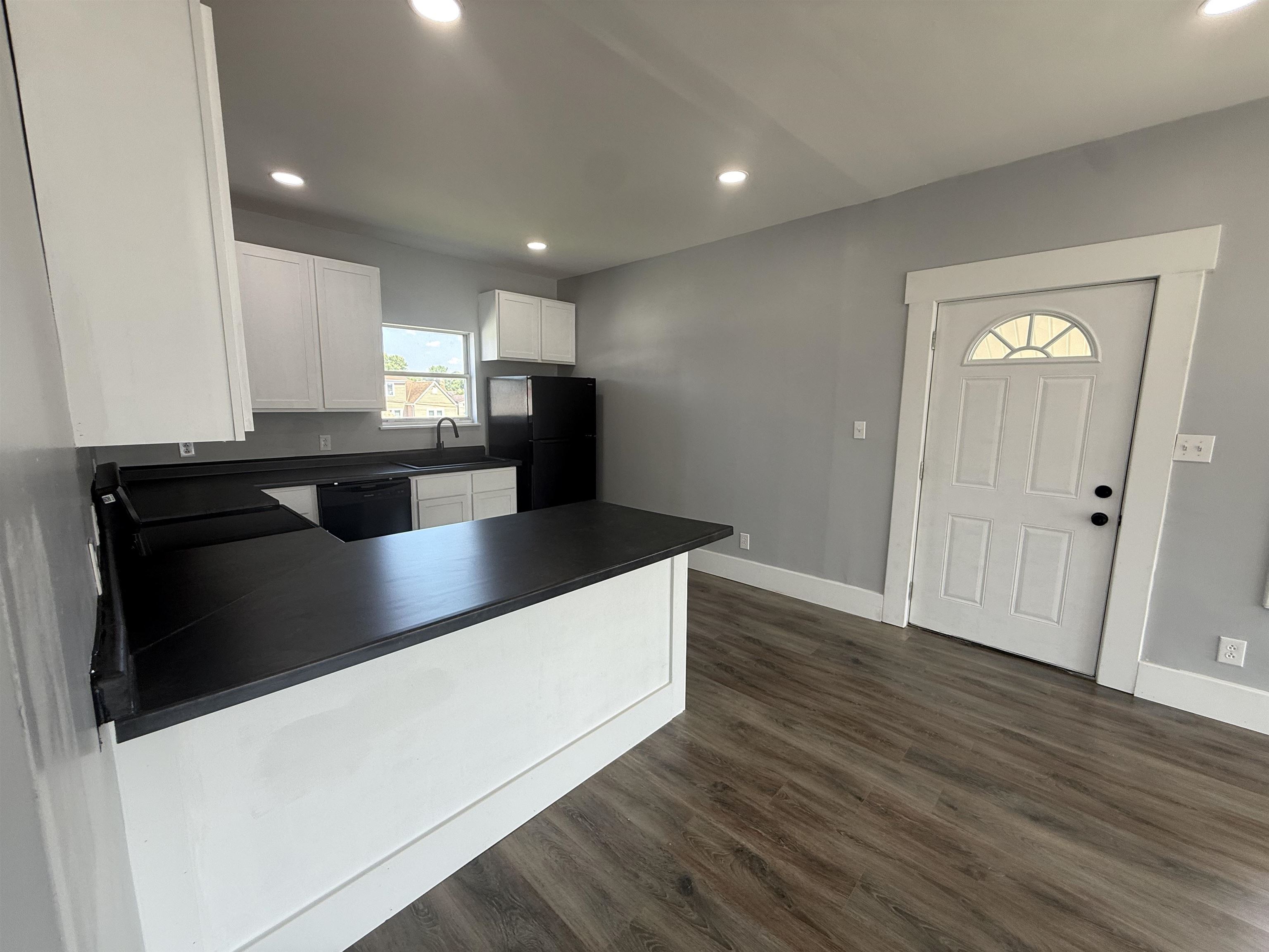 https://zimg.paragon.ice.com/ParagonImages/Property/PH/AABRKY/60976/3/0/0/f7937aac6d52eaf6281a1aa8c3cd2804/0/1cac7acbddbb801d0b7e55d7fc12cefb/60976-369cfbf2-d598-49d5-9ecb-70ac9e1434bd.JPG