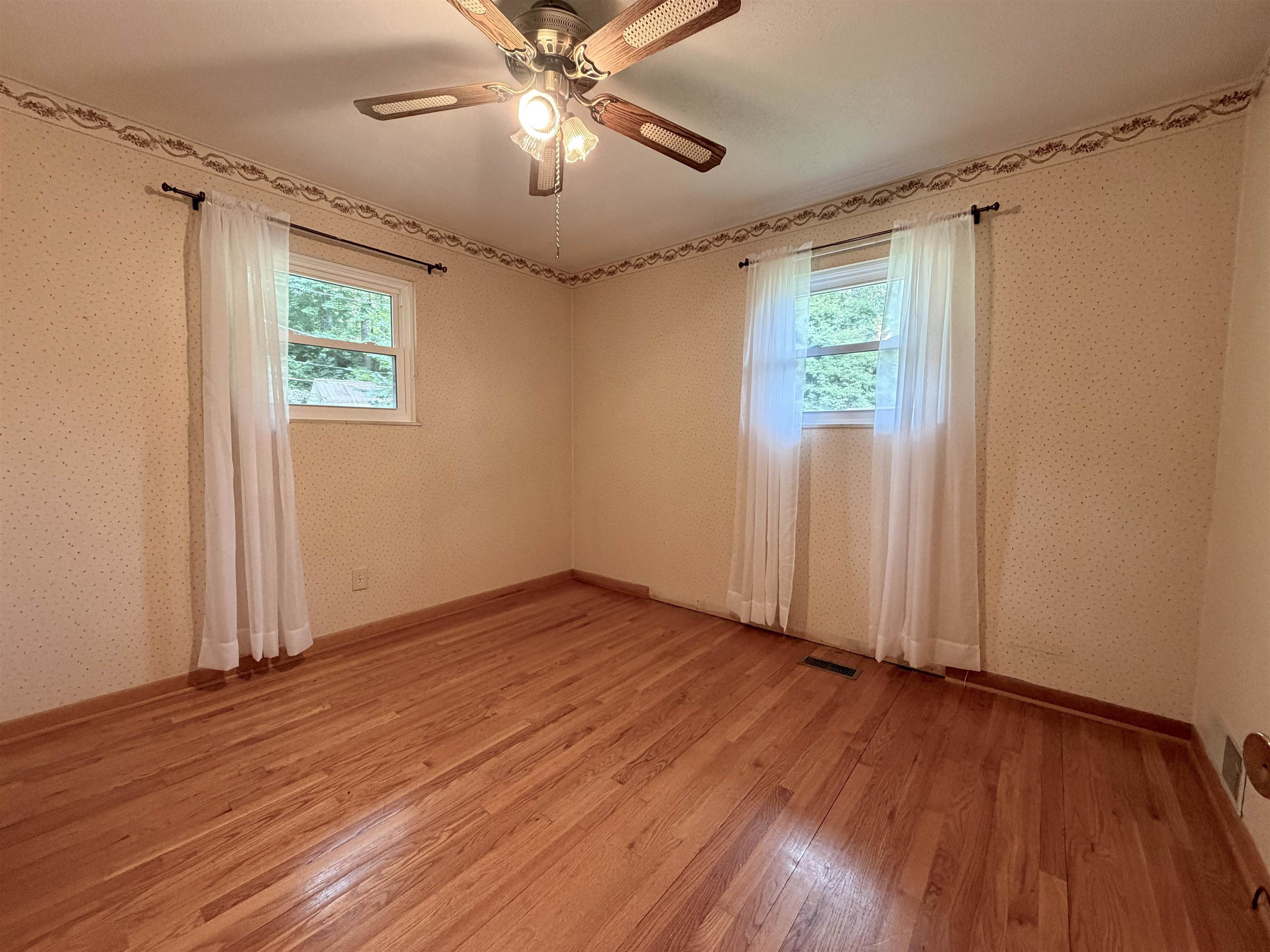 https://zimg.paragon.ice.com/ParagonImages/Property/PH/AABRKY/60977/3/0/0/bc3d6b770c33ec610a213e16aef8e05d/0/5608c35f8d15ba09c1033ecb0ebad6ec/60977-451d0318-3426-4b41-8ddb-b9d546d4f669.JPG