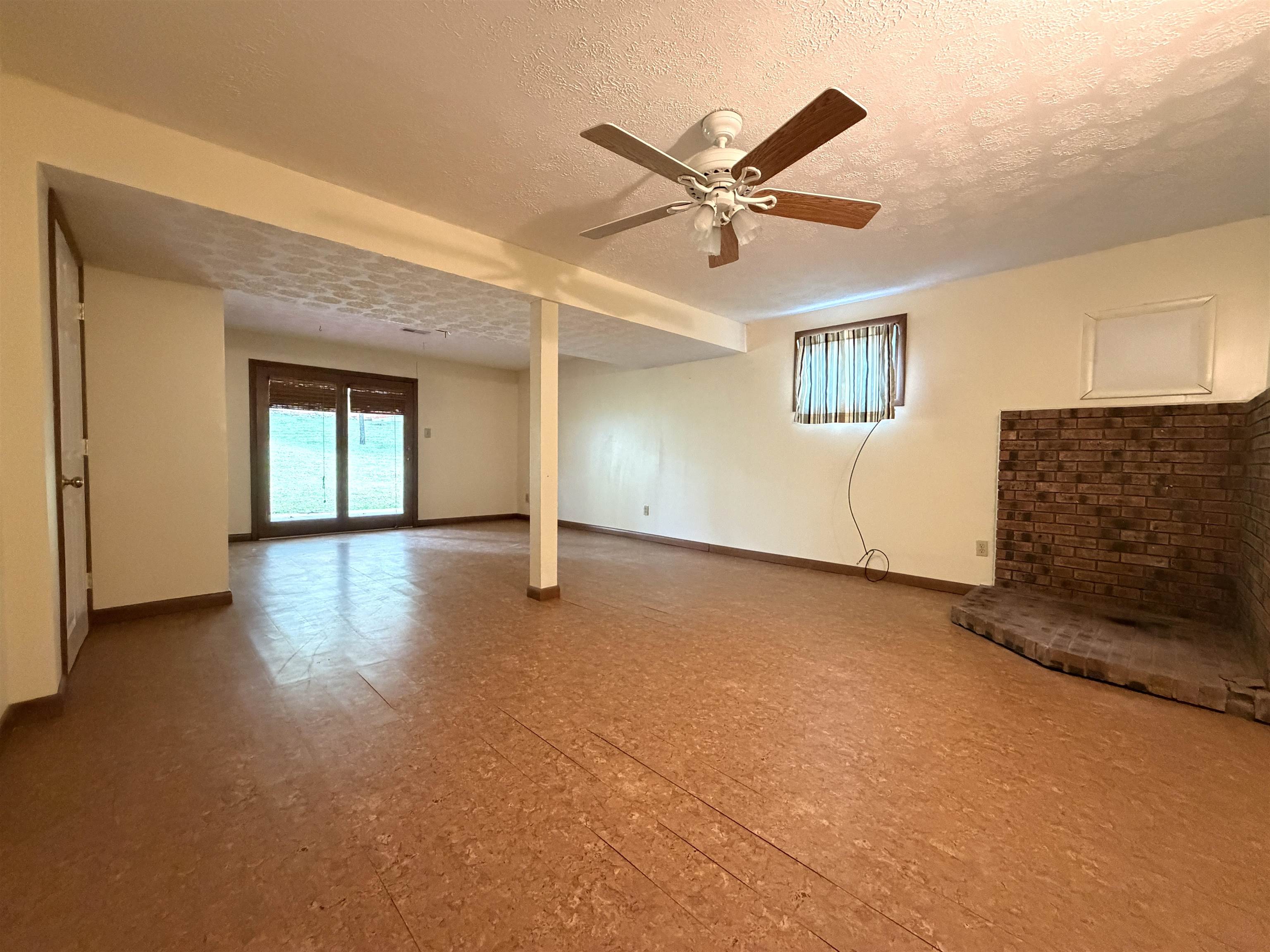 https://zimg.paragon.ice.com/ParagonImages/Property/PH/AABRKY/60977/4/0/0/aab1df4455defc887e054112c9cfb812/0/5608c35f8d15ba09c1033ecb0ebad6ec/60977-946aa288-3626-484f-b7d6-6c7cfc2b175b.JPG