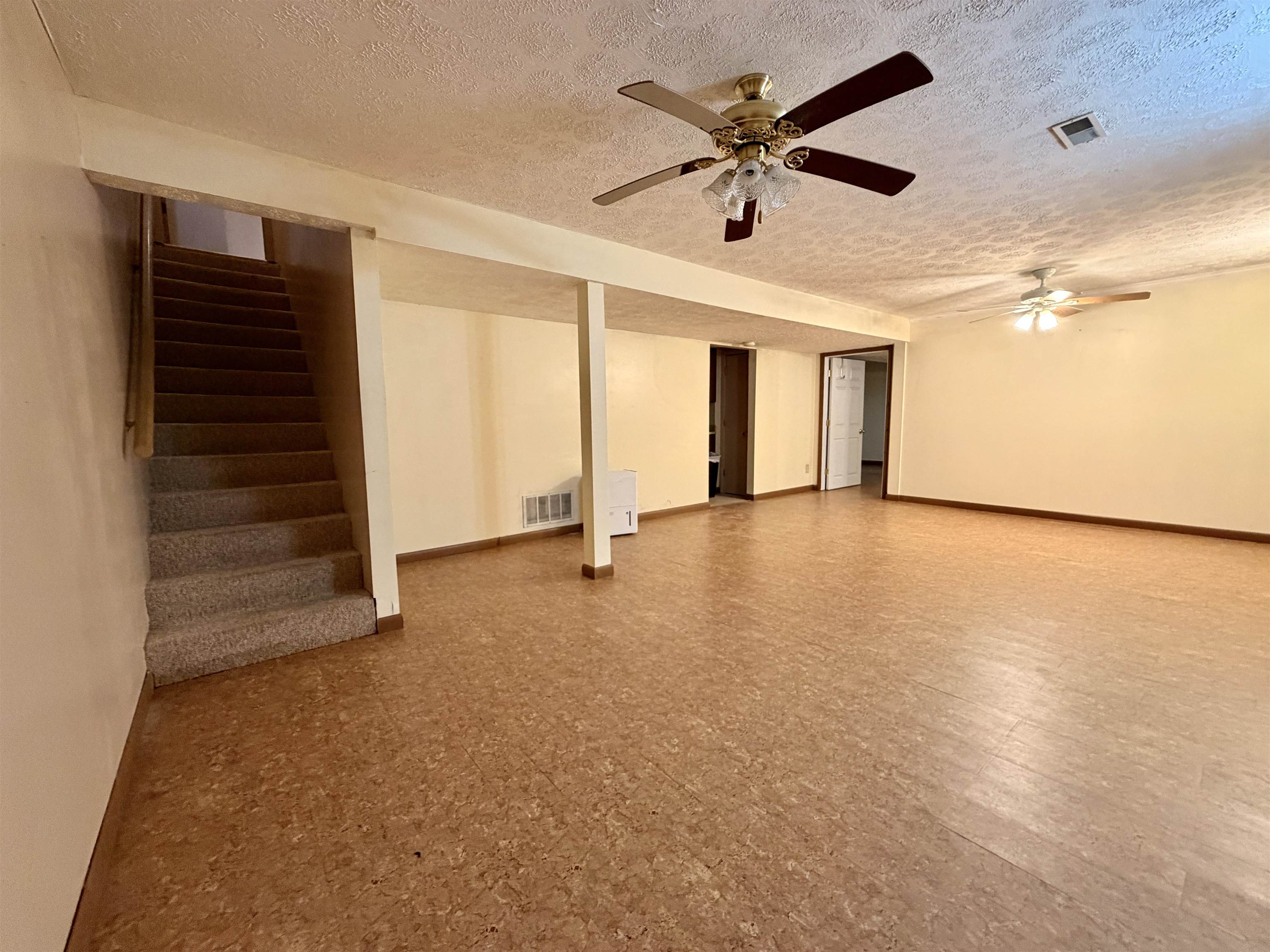 https://zimg.paragon.ice.com/ParagonImages/Property/PH/AABRKY/60977/6/0/0/e1bcc7a5a3179f01c88e2aec73ff844a/0/5608c35f8d15ba09c1033ecb0ebad6ec/60977-5b1d2864-69c8-43df-927d-01a8888fe7c7.JPG