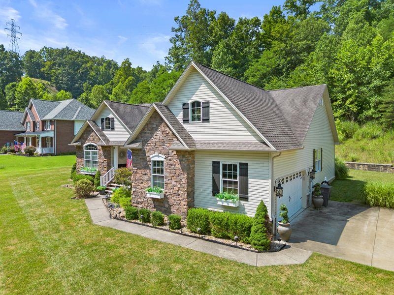 https://zimg.paragon.ice.com/ParagonImages/Property/PH/AABRKY/60978/1/0/0/e00d0b51923154b35ce69252ca562b7c/0/d868289315d37cb6545c8a08c9b68d96/60978-74283a3c-fb26-4b0a-a2fa-16b7835d00fe.JPG