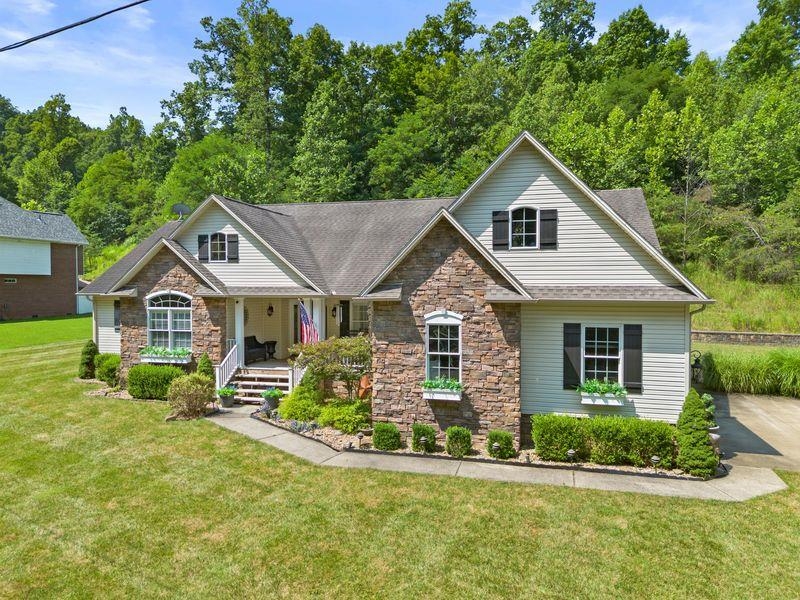 https://zimg.paragon.ice.com/ParagonImages/Property/PH/AABRKY/60978/2/0/0/b241f765c6d2d3f541988fd19c241c78/0/d868289315d37cb6545c8a08c9b68d96/60978-18aaf5a8-f626-42c5-9455-02aec598058a.JPG