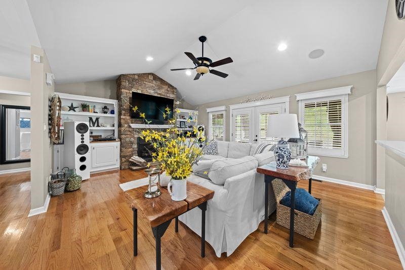 https://zimg.paragon.ice.com/ParagonImages/Property/PH/AABRKY/60978/8/0/0/0eb83d6b233b99355a6548e09fe34faf/0/d868289315d37cb6545c8a08c9b68d96/60978-9b1d6506-efe1-413b-b314-57e6ff309343.JPG
