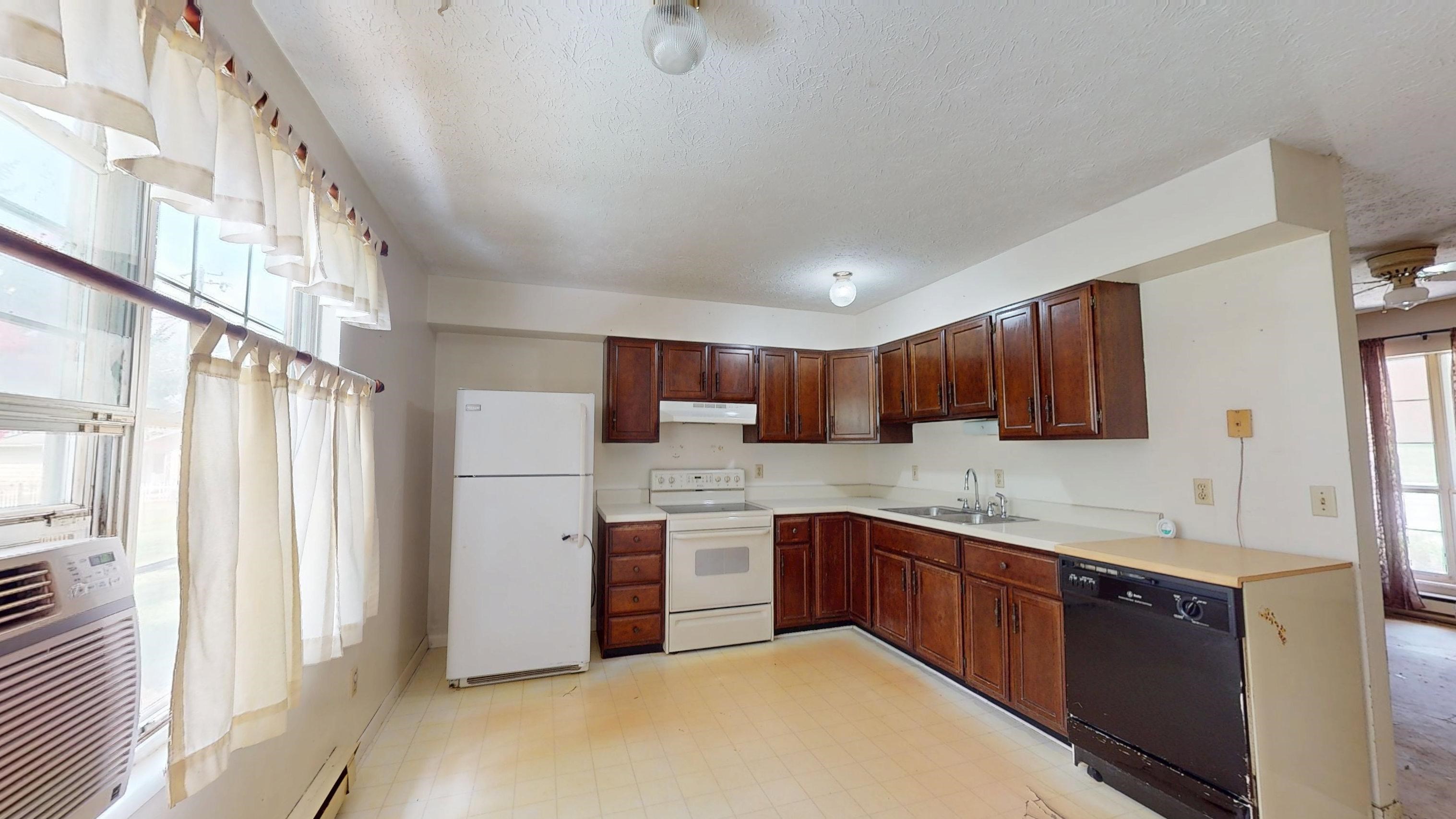 https://zimg.paragon.ice.com/ParagonImages/Property/PH/AABRKY/60985/4/0/0/ac8be91682c10e6f0b0fb275736590d9/0/a74247e69cbecb2953f2aac1a65c03f4/60985-b91a05b7-3e6d-4d76-8d99-c450c05b3321.JPG