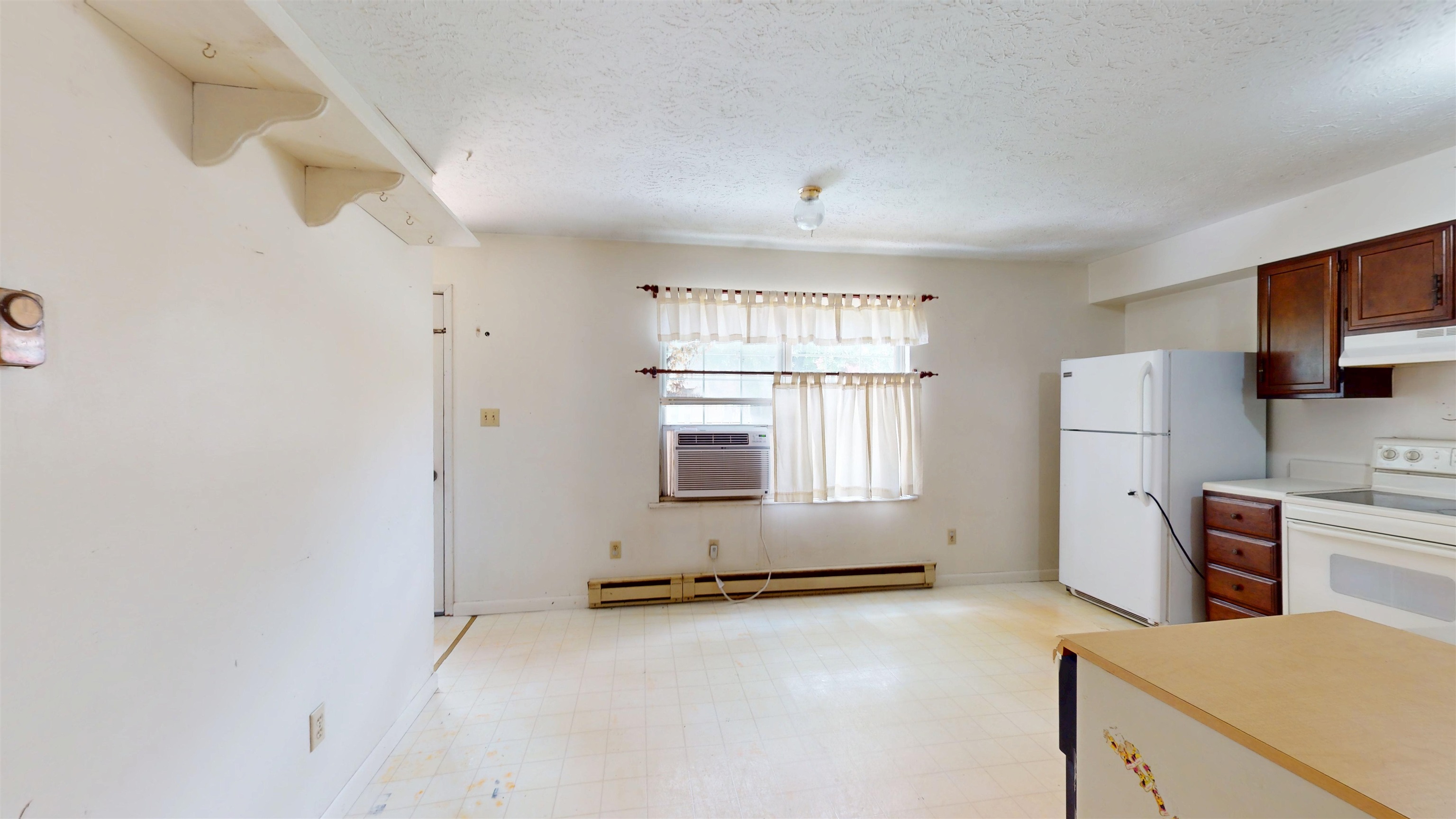 https://zimg.paragon.ice.com/ParagonImages/Property/PH/AABRKY/60985/7/0/0/8c6cfcac12506e24f97d9e8ef5198f8a/0/a74247e69cbecb2953f2aac1a65c03f4/60985-815b6a36-7b96-489c-928c-2d3a45614ee3.JPG
