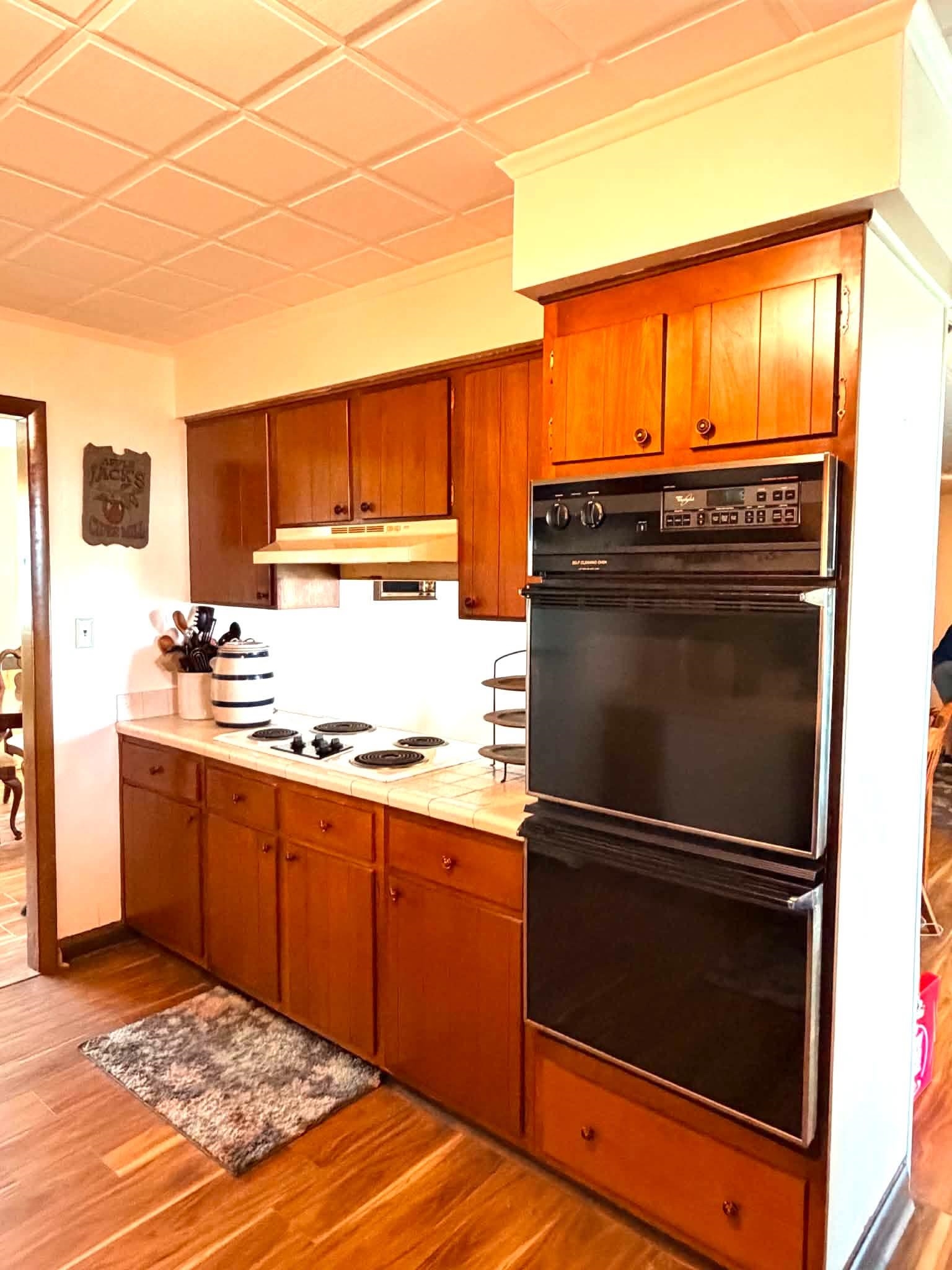 https://zimg.paragon.ice.com/ParagonImages/Property/PH/AABRKY/60990/6/0/0/f3a82cf490b13054863a82e0dc81da37/0/72450b5f31640a5d1e4764828e4f4bcd/60990-73b56952-fd2c-4637-ac24-59b6a1a2e572.JPG