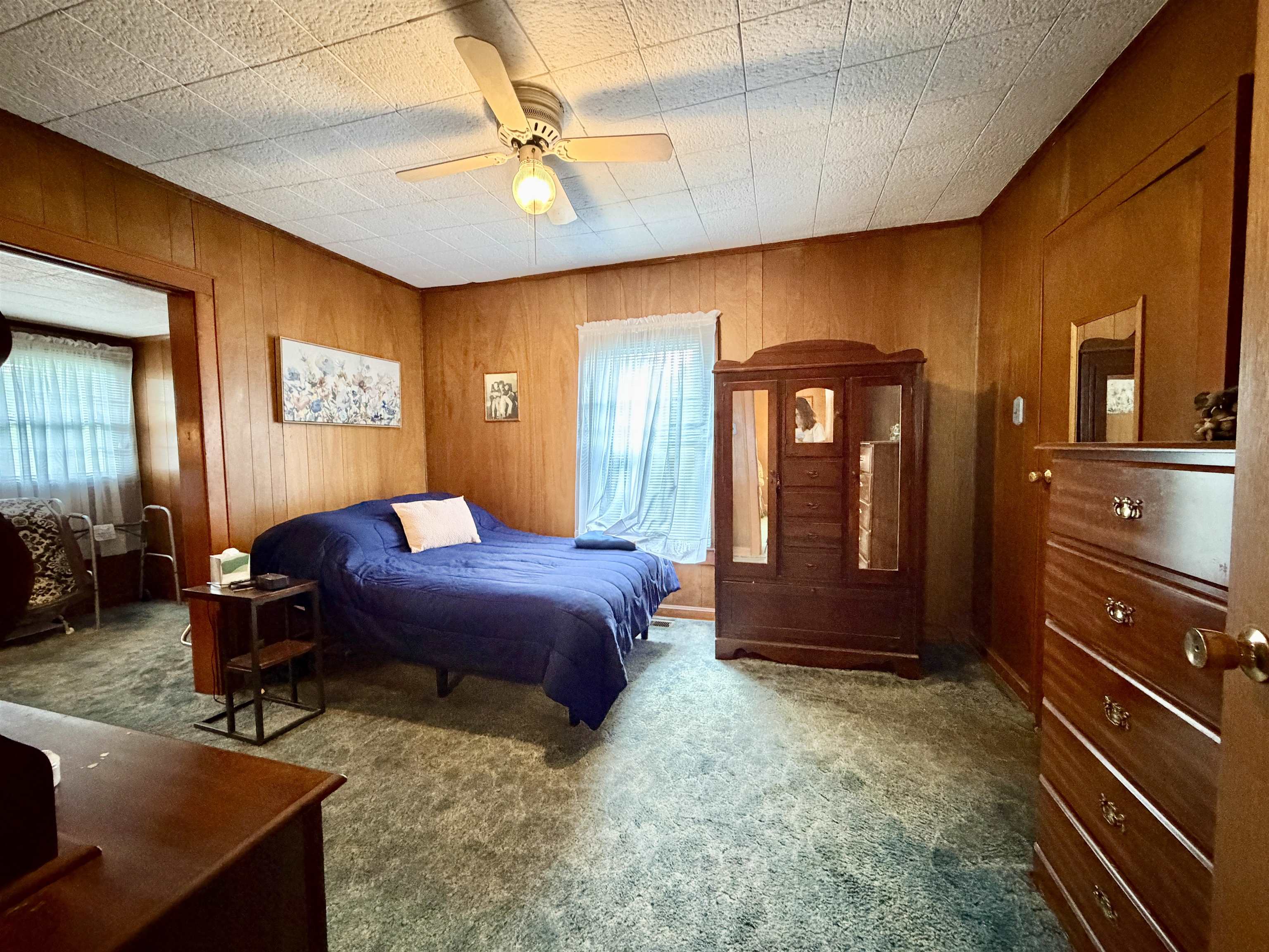 https://zimg.paragon.ice.com/ParagonImages/Property/PH/AABRKY/60991/7/0/0/0fcbd429202432b5be5bb845d812d643/0/46435f456044f658a540beacb86af320/60991-959c2926-190a-4c2f-8a10-6caa099c64dc.JPG