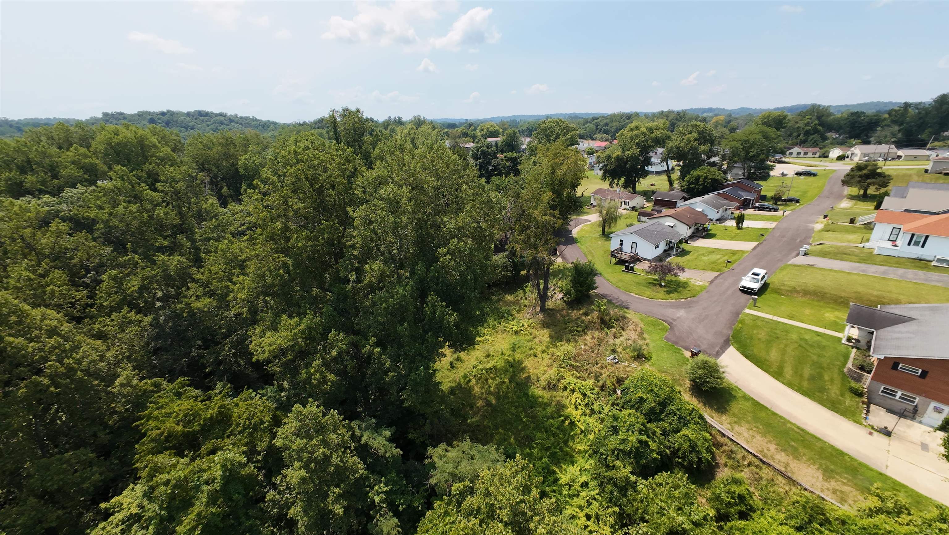 https://zimg.paragon.ice.com/ParagonImages/Property/PH/AABRKY/60996/3/0/0/a5eabd23dcf23364634d2d0358f0883b/0/bab63f2c904a3d2dfff55491165edc0c/60996-d7361e68-6213-4ed4-826e-e117a17f9dce.JPG