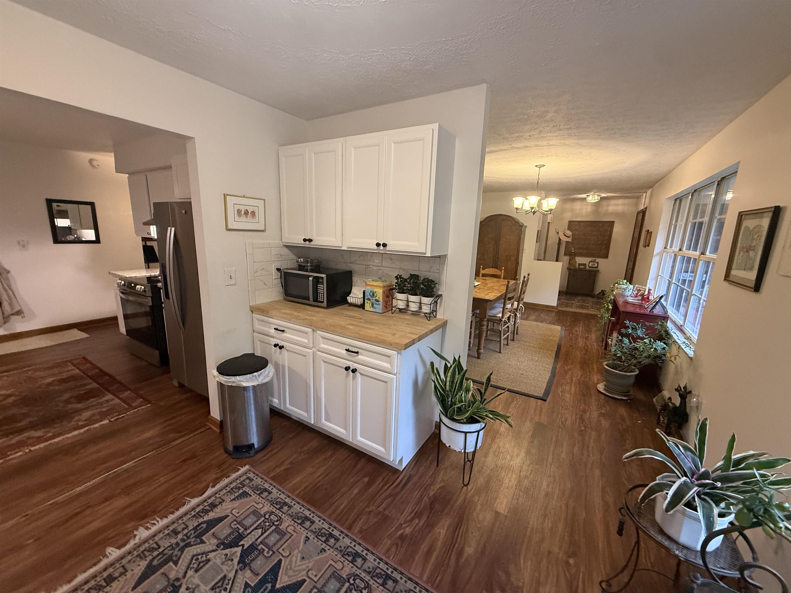 https://zimg.paragon.ice.com/ParagonImages/Property/PH/AABRKY/60997/9/0/0/7eb0c08faec148efd0b64fac28365e3f/0/01803f5e4cd64f8d7cab30e98defb7d8/60997-13dc5f9b-edec-446a-891d-b6dbed7050a8.JPG