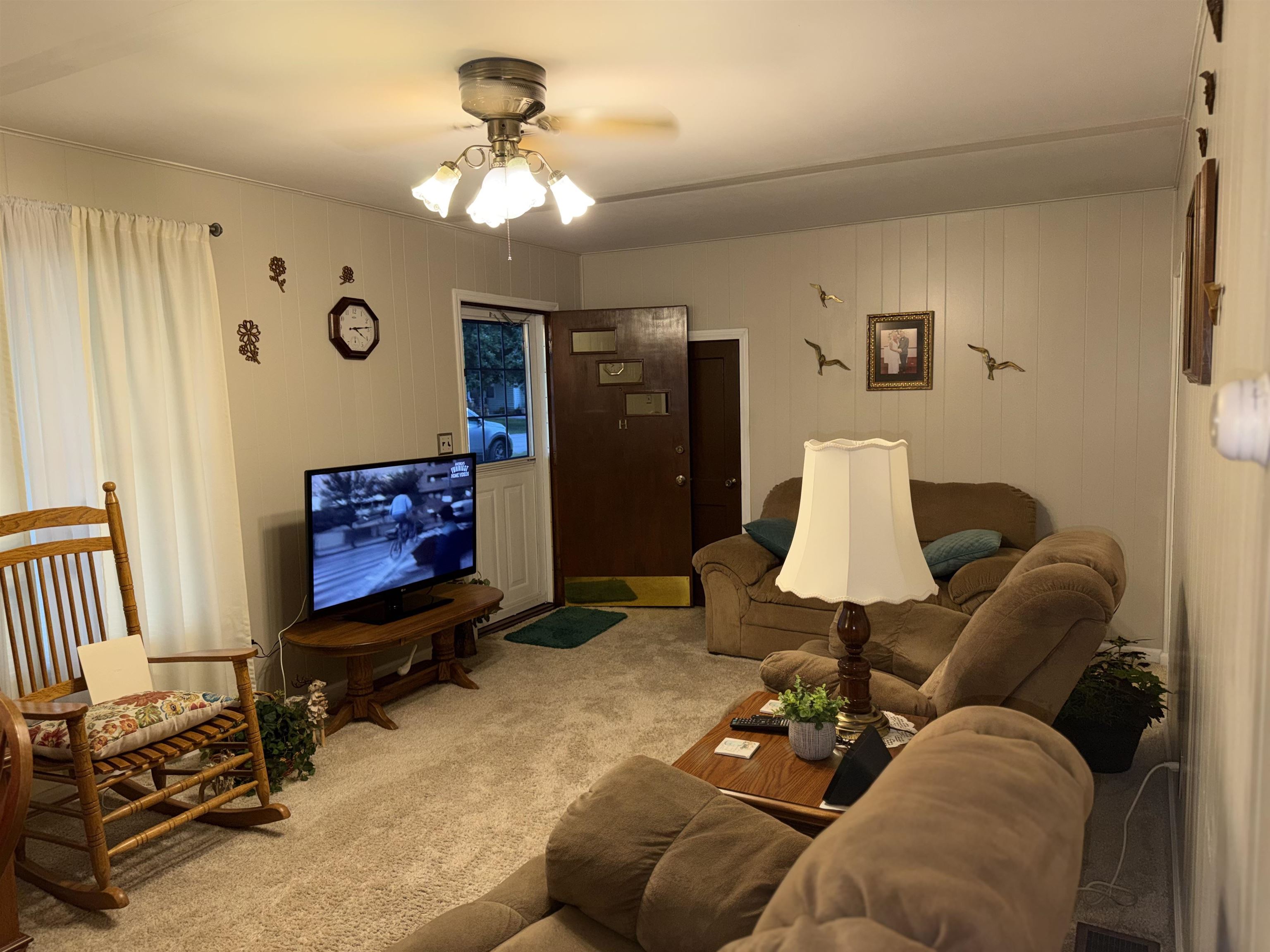 https://zimg.paragon.ice.com/ParagonImages/Property/PH/AABRKY/60998/10/0/0/f057d258117b75b7c3e077ab731e60b7/0/999222226e514feae4fb1bbbe435780c/60998-af4c8cc0-e5d1-4e1b-a01b-f36fe4269847.JPG