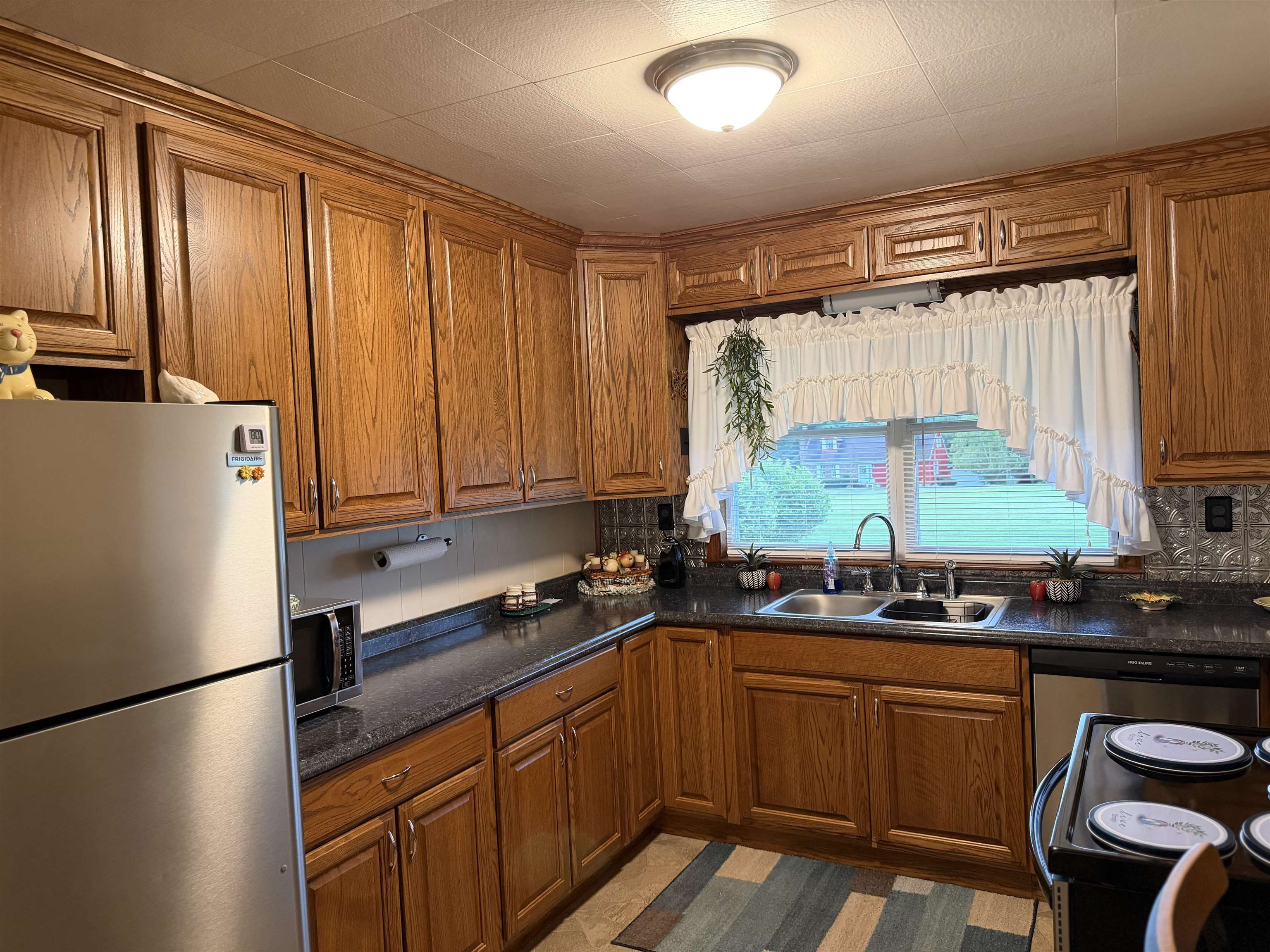 https://zimg.paragon.ice.com/ParagonImages/Property/PH/AABRKY/60998/9/0/0/32ea5ecf2059f9160daa56a7838a8daa/0/999222226e514feae4fb1bbbe435780c/60998-e252ec45-e53d-4989-a4eb-53195a741b96.JPG