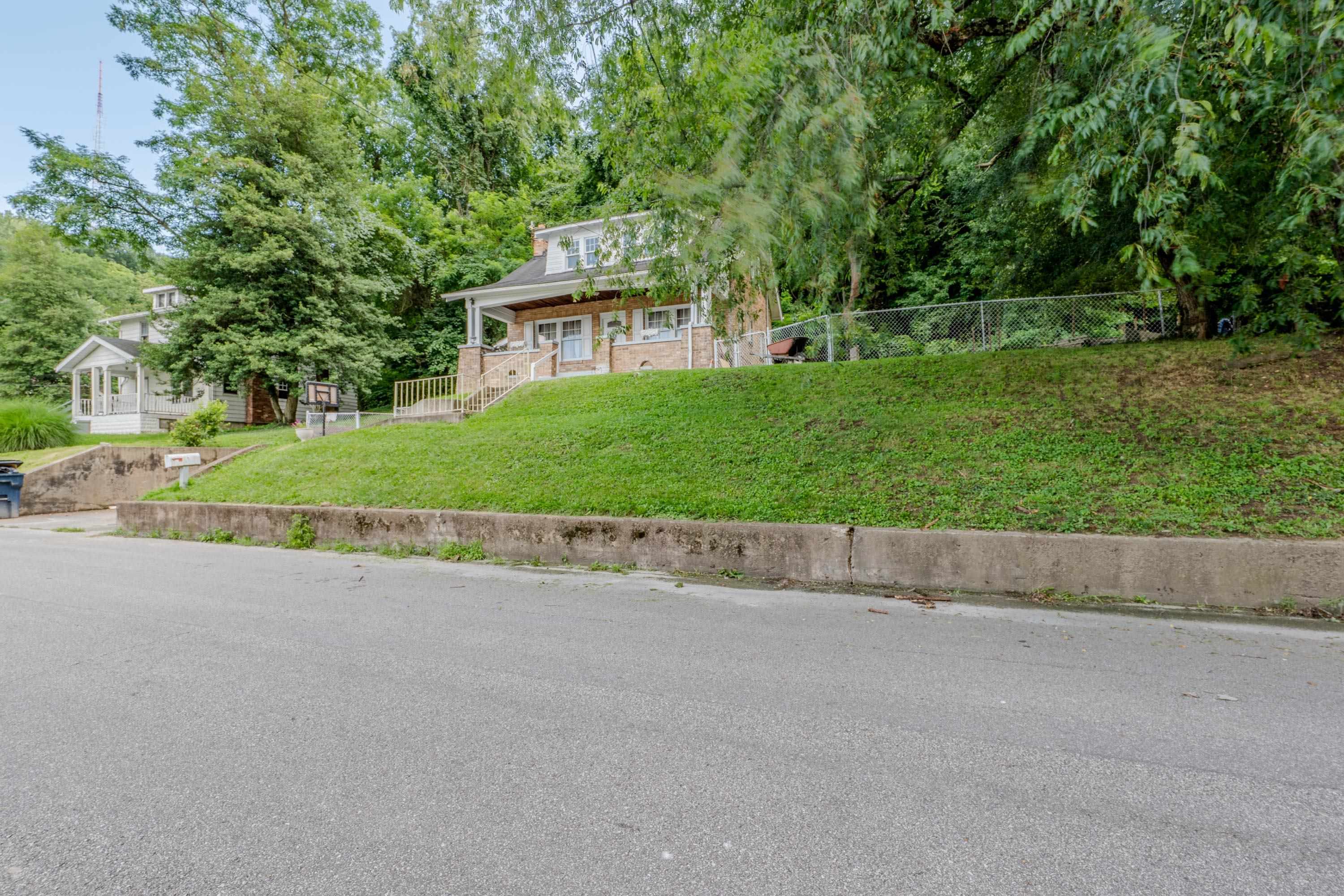 https://zimg.paragon.ice.com/ParagonImages/Property/PH/AABRKY/61001/1/0/0/d710dd5198e93bffd2e44b7d8862db39/0/731190e1c48b90cb0fe962b79a1c4bbf/61001-f640979a-eddc-42cc-b3b4-cf4fd9eec4ff.JPG