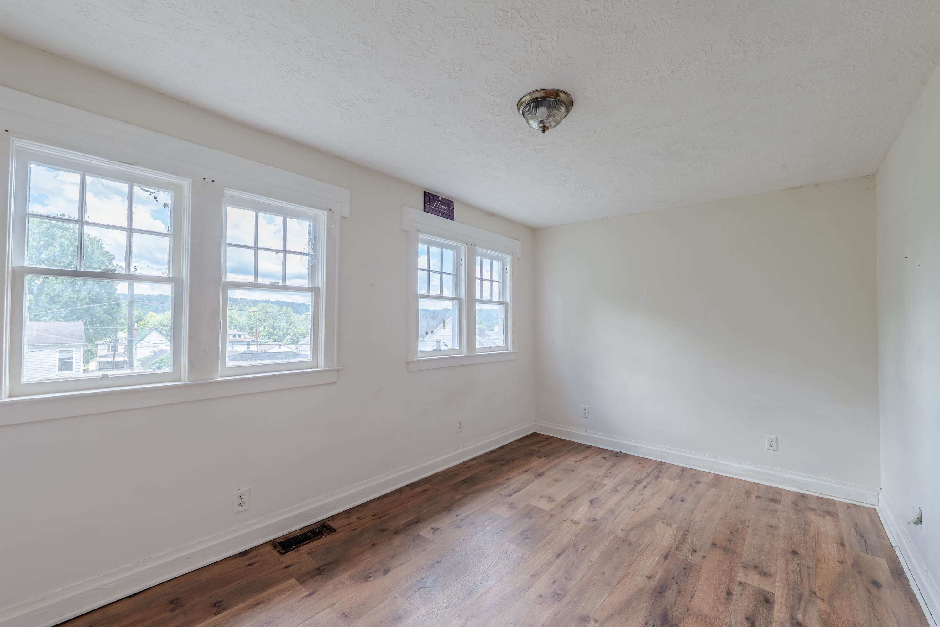 https://zimg.paragon.ice.com/ParagonImages/Property/PH/AABRKY/61001/13/0/0/5c3a196d1245bb3d0de20ccba3a31c58/0/731190e1c48b90cb0fe962b79a1c4bbf/61001-ea714165-2e4a-4374-a9bb-c1e38739015a.JPG