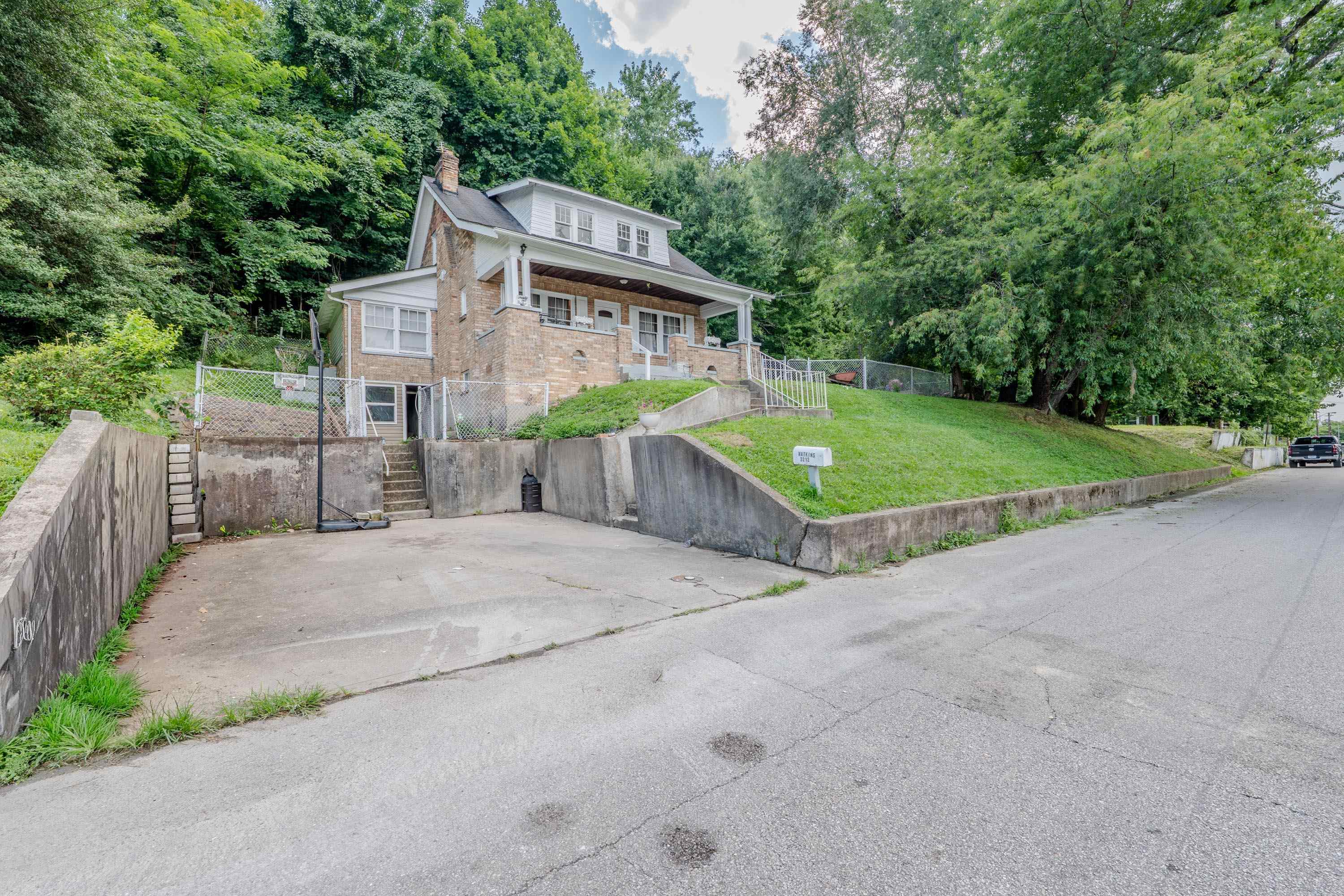 https://zimg.paragon.ice.com/ParagonImages/Property/PH/AABRKY/61001/2/0/0/fb2c1b8230f390158c3ea0d7e13e38c5/0/731190e1c48b90cb0fe962b79a1c4bbf/61001-dc87a97d-136d-40e4-9417-625fde7be84f.JPG