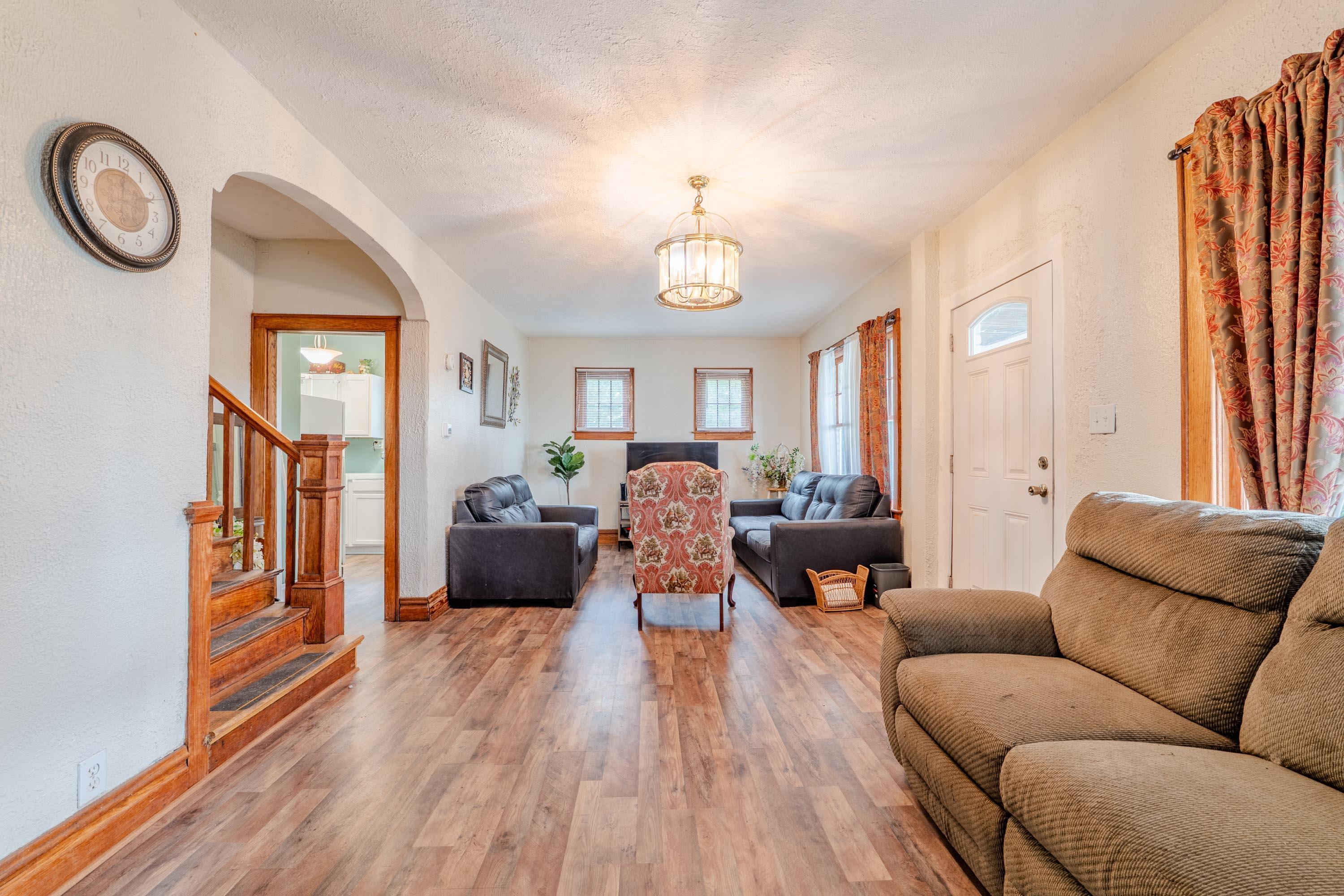 https://zimg.paragon.ice.com/ParagonImages/Property/PH/AABRKY/61001/4/0/0/384ac5c9bf7d2e0fabcde73d6994097b/0/731190e1c48b90cb0fe962b79a1c4bbf/61001-3444cc99-42e9-4c68-b0cc-6ec8fcb2a9be.JPG
