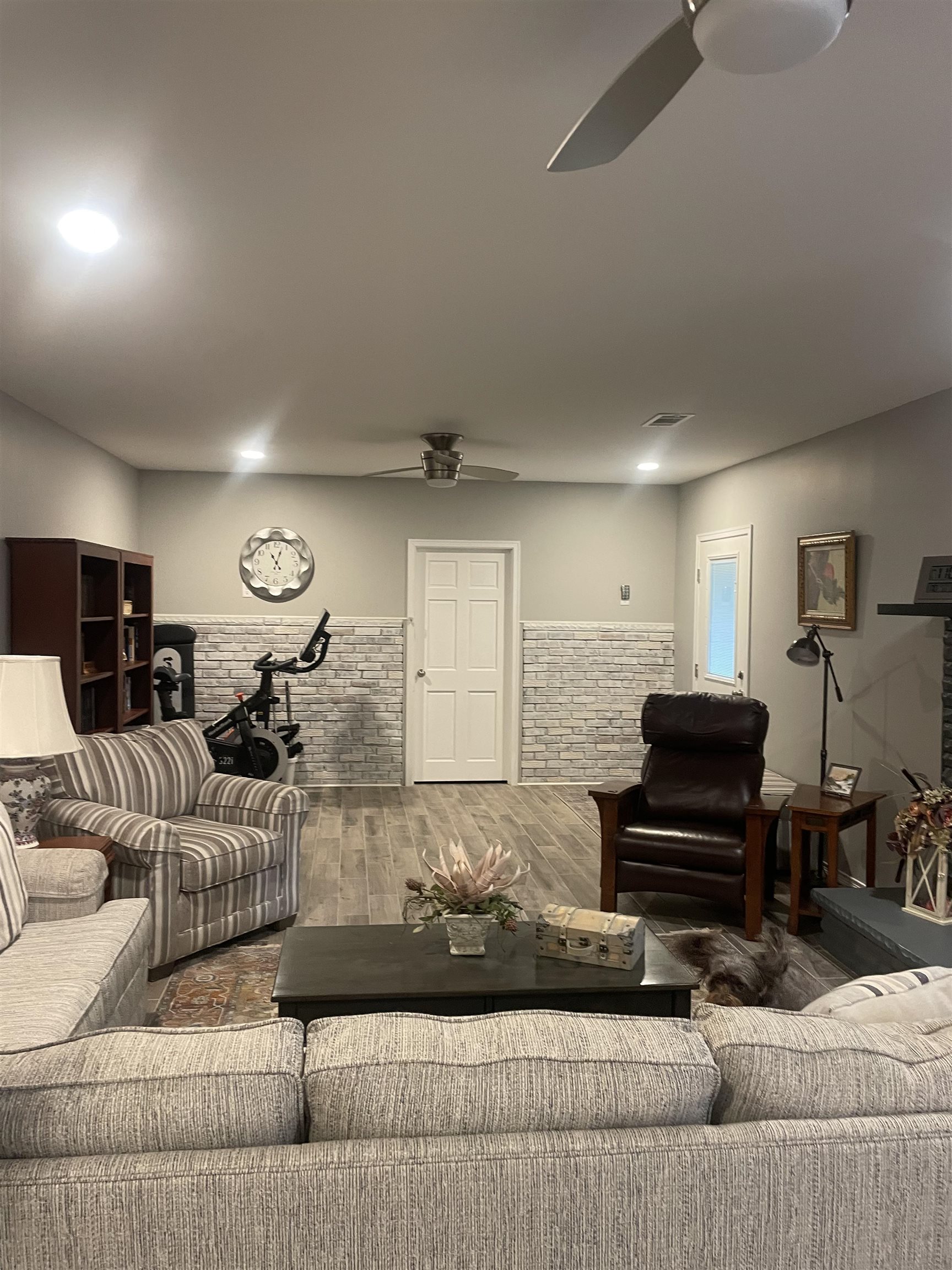 https://zimg.paragon.ice.com/ParagonImages/Property/PH/AABRKY/61002/9/0/0/a3993ece7f27509d4db1a3377fa03f8d/0/7fe647e3055fbf3611443299429476dd/61002-fea13900-3f25-4bba-b6b2-6bc3ec5ba64e.JPG