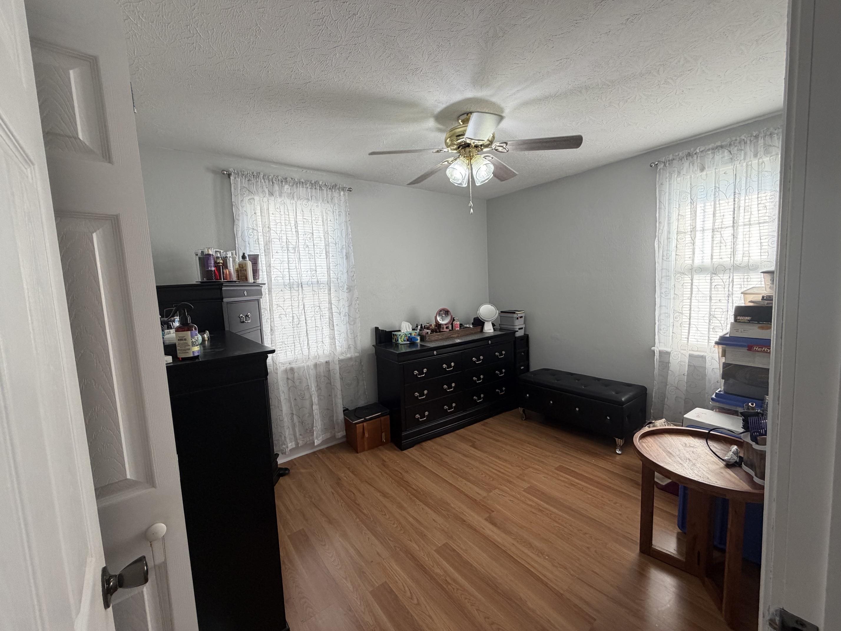 https://zimg.paragon.ice.com/ParagonImages/Property/PH/AABRKY/61003/8/0/0/9d2c16b65e26c7098fd9a933a931cdc4/0/e3225e9f4dba099cbf39a392ae28a396/61003-10c00d20-f803-4b0e-b475-d2af781aa33b.JPG