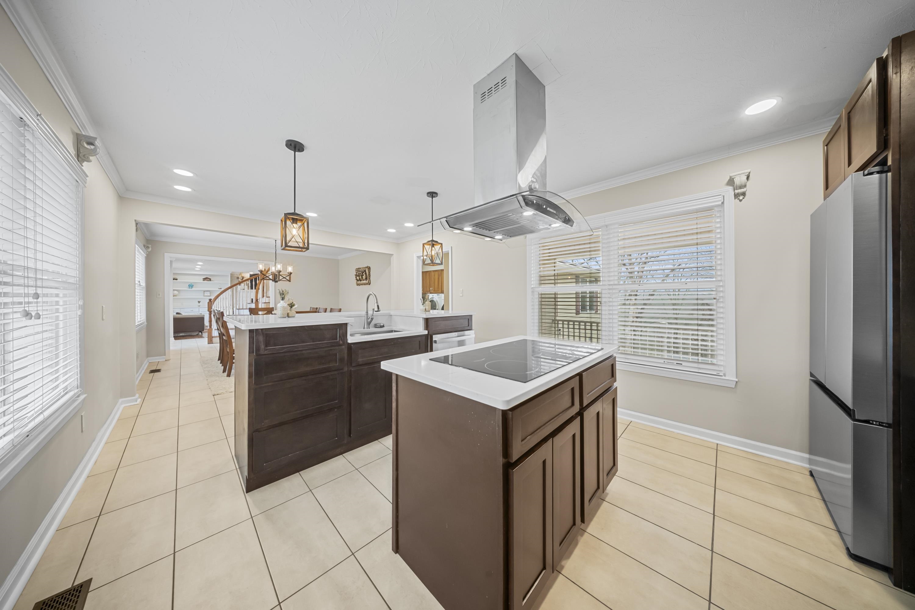 https://zimg.paragon.ice.com/ParagonImages/Property/PH/AABRKY/61009/11/0/0/26178237d230425e0227ae38c8a99296/0/4eda7e56e3b54ae3f86e2ef32d303678/61009-2af0e232-ed02-4a39-9c45-e57ab56e4eeb.JPG