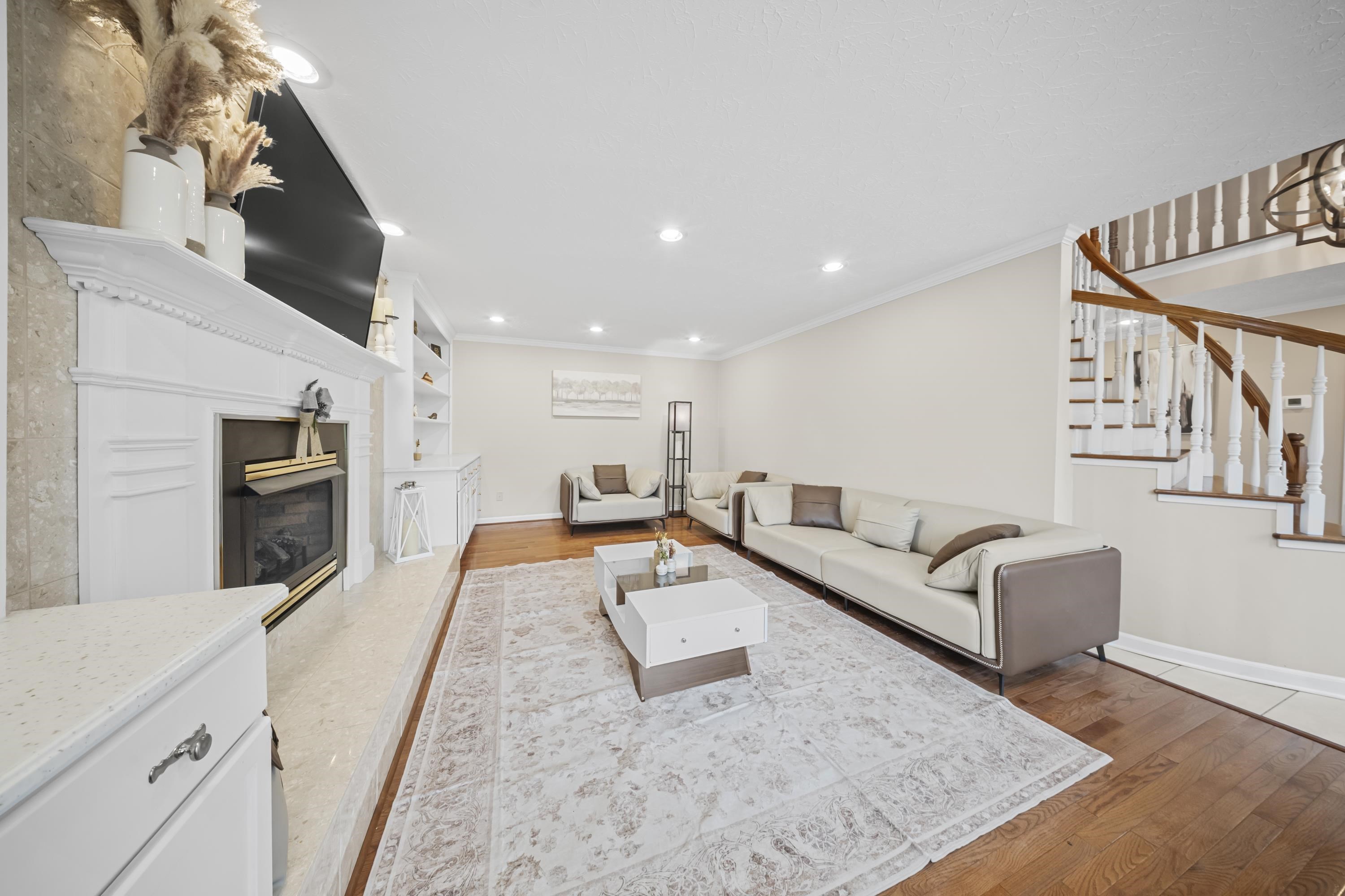 https://zimg.paragon.ice.com/ParagonImages/Property/PH/AABRKY/61009/5/0/0/f40bc170b93daab77e62b3fbc81ac9c7/0/4eda7e56e3b54ae3f86e2ef32d303678/61009-56d50aa7-cc9a-42a3-8fe8-8fe24217a7bf.JPG