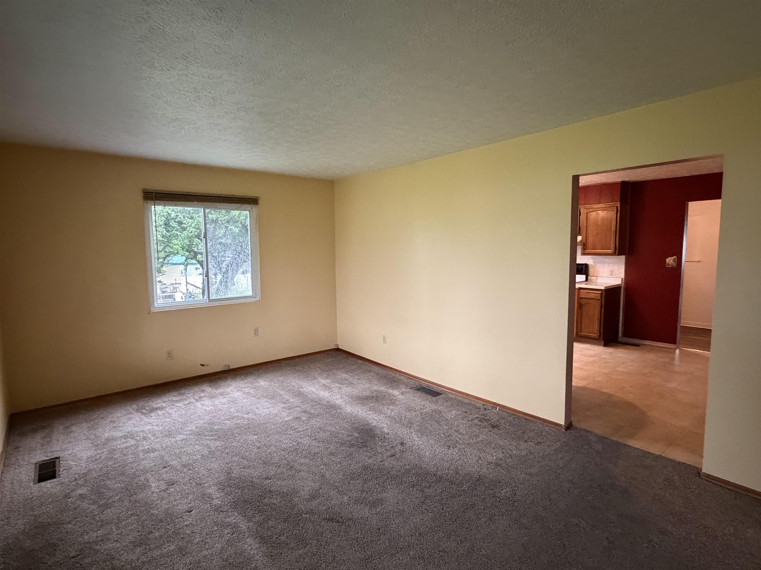 https://zimg.paragon.ice.com/ParagonImages/Property/PH/AABRKY/61010/10/0/0/7626ab4bcd10463bbdd8bc6681b46c58/0/898715e9c4a2cdaa92989107e65f2fcd/61010-df61d42a-587b-4639-9072-be6335419b00.JPG