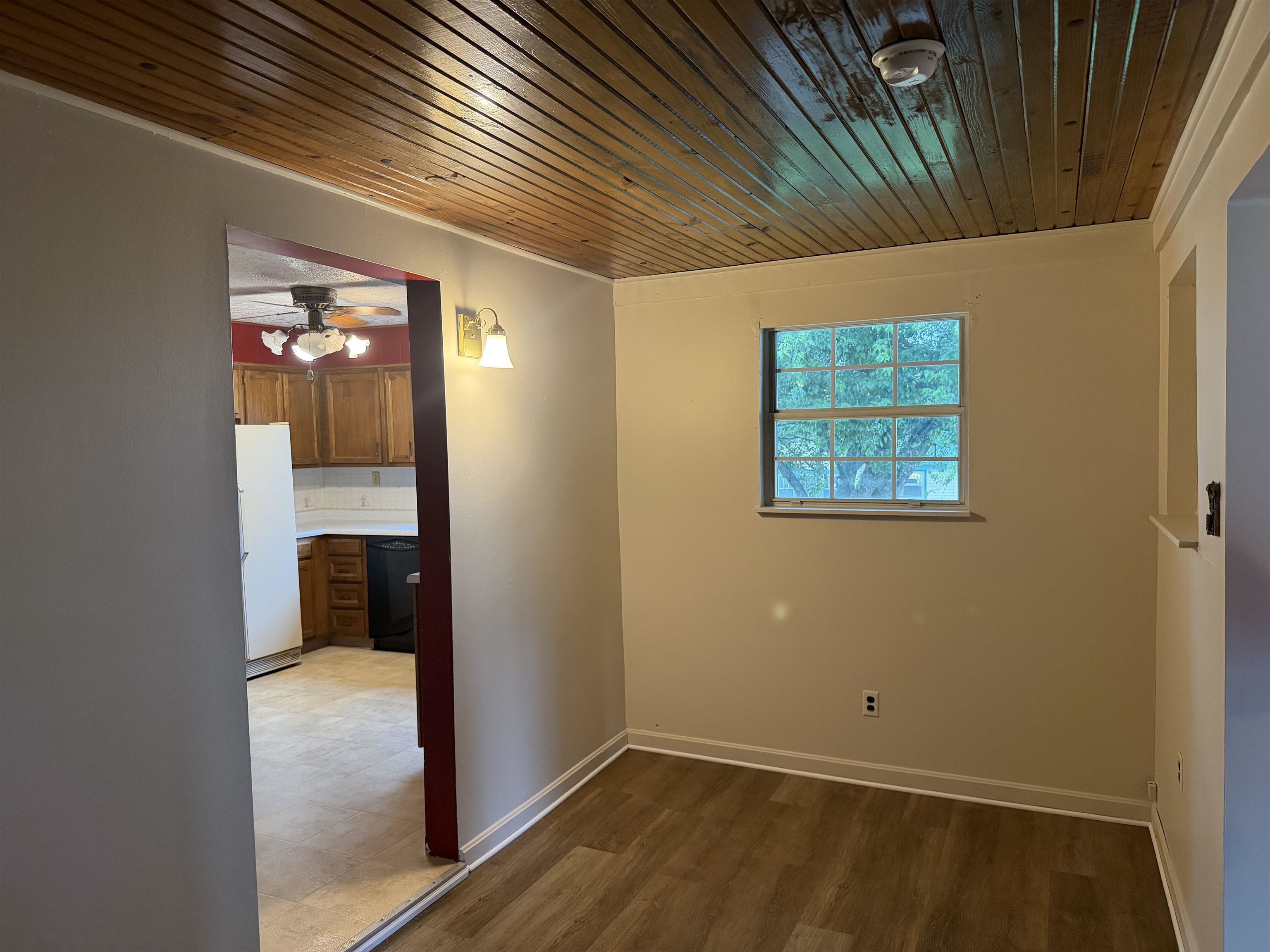 https://zimg.paragon.ice.com/ParagonImages/Property/PH/AABRKY/61010/11/0/0/9954dbb43466137aeb3b99d85aac398c/0/898715e9c4a2cdaa92989107e65f2fcd/61010-88312db1-61ac-4273-aad5-3ec6b2aa687d.JPG