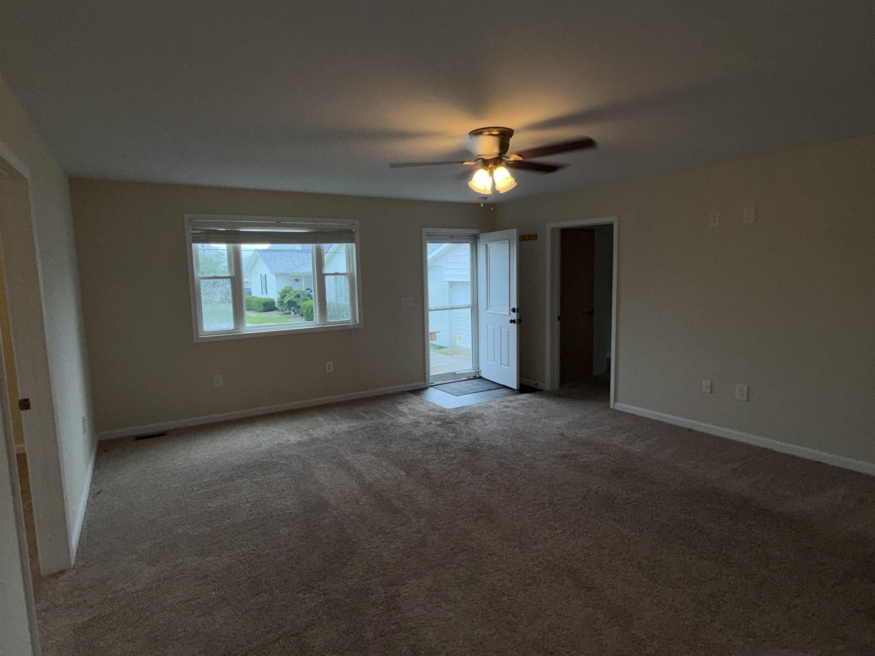 https://zimg.paragon.ice.com/ParagonImages/Property/PH/AABRKY/61010/13/0/0/75cc92cf14efa091374a88230546b63d/0/898715e9c4a2cdaa92989107e65f2fcd/61010-0f6d21a0-a737-431b-9c2f-8cda9f058514.JPG