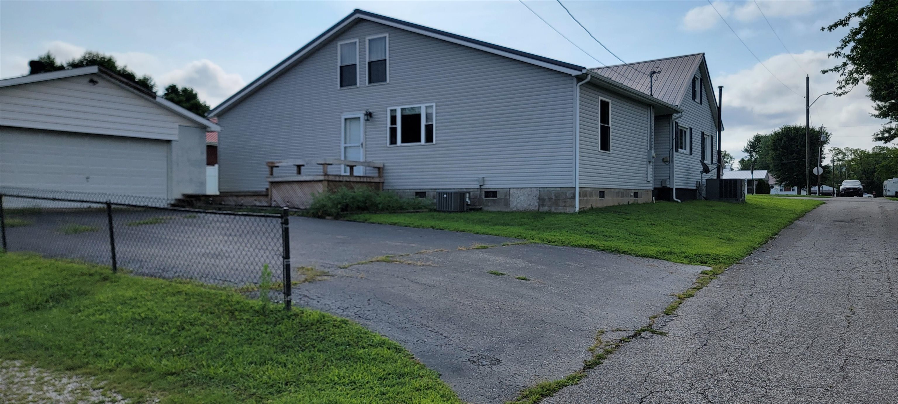 https://zimg.paragon.ice.com/ParagonImages/Property/PH/AABRKY/61010/5/0/0/c61c92790bb0dc3d10c8e9d0beda67de/0/898715e9c4a2cdaa92989107e65f2fcd/61010-cb28d3a7-0130-49bf-b399-823ef99d7b11.JPG