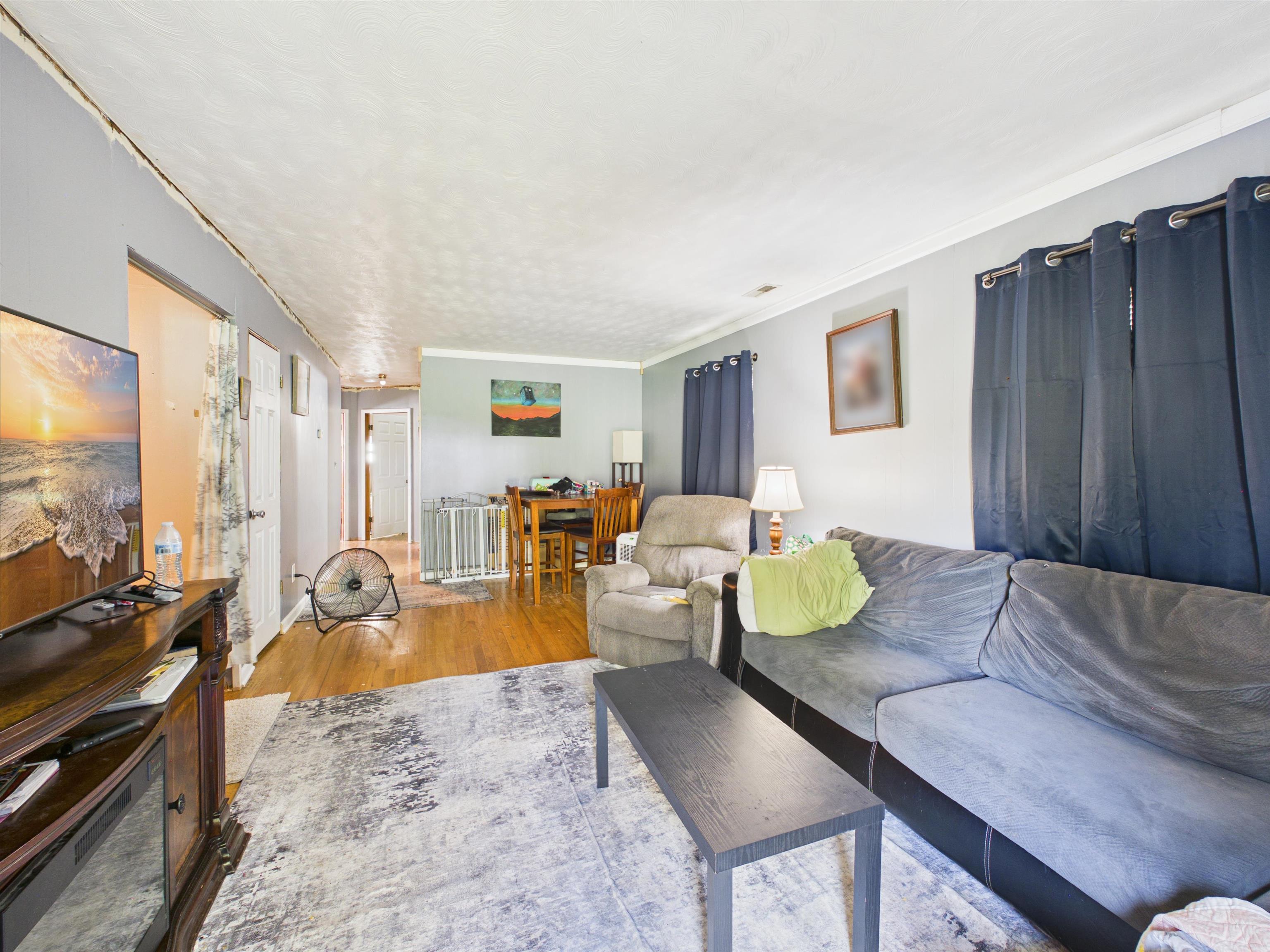 https://zimg.paragon.ice.com/ParagonImages/Property/PH/AABRKY/61011/3/0/0/228fdd31a8b6c57fa819bd0424000e8f/0/9ddcce4bbf391c7872f3533a00064761/61011-fc2a3ee3-f767-477c-a0cd-a8b2ca206493.JPG