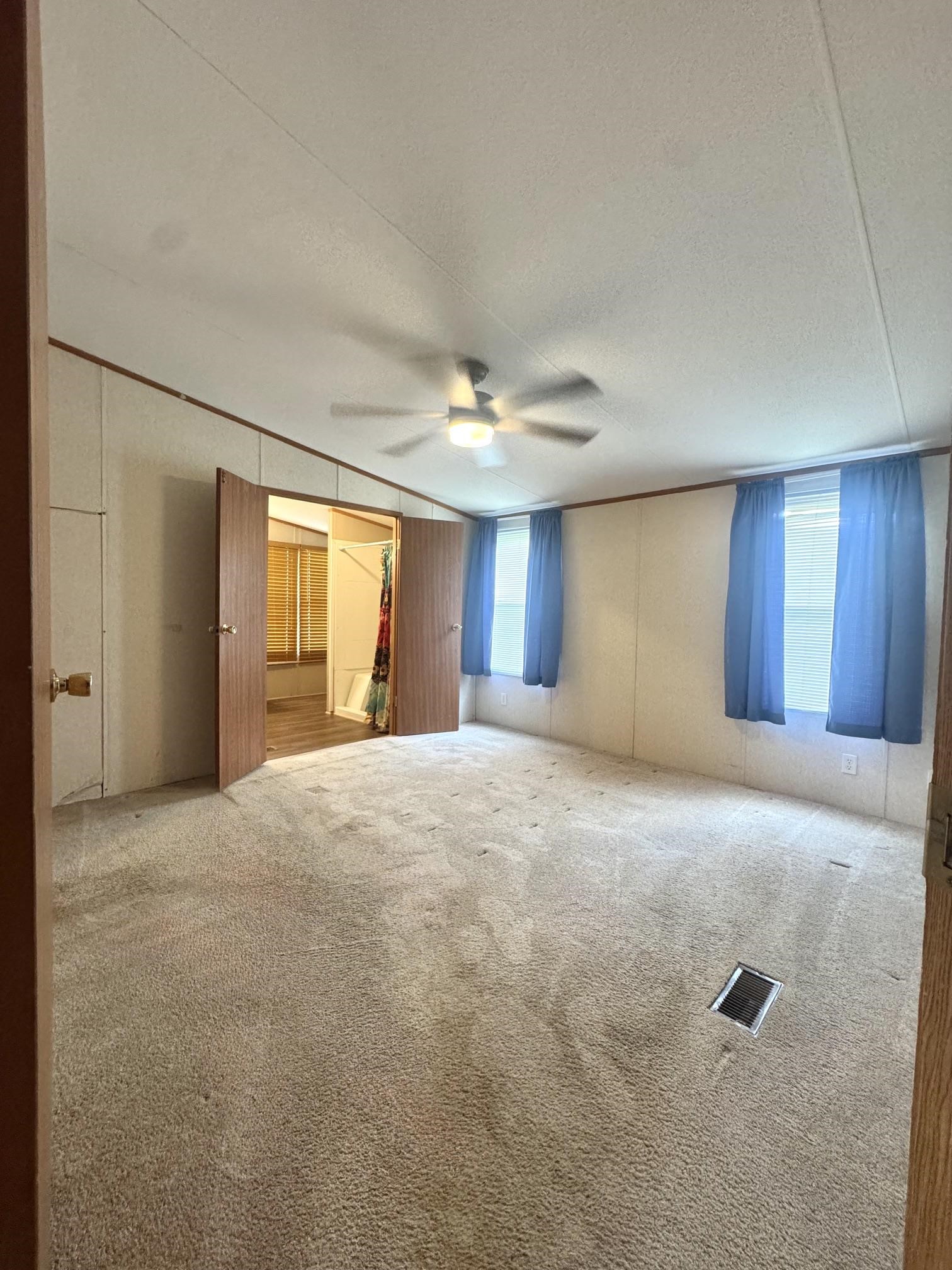 https://zimg.paragon.ice.com/ParagonImages/Property/PH/AABRKY/61012/10/0/0/1ff42b1247f83f6f3a5e245b2c715da4/0/9ba30d3fcbbb4cbcea73e70fa065fa7a/61012-a860e4c7-bebc-4fa2-bb7d-f37b268b3503.JPG