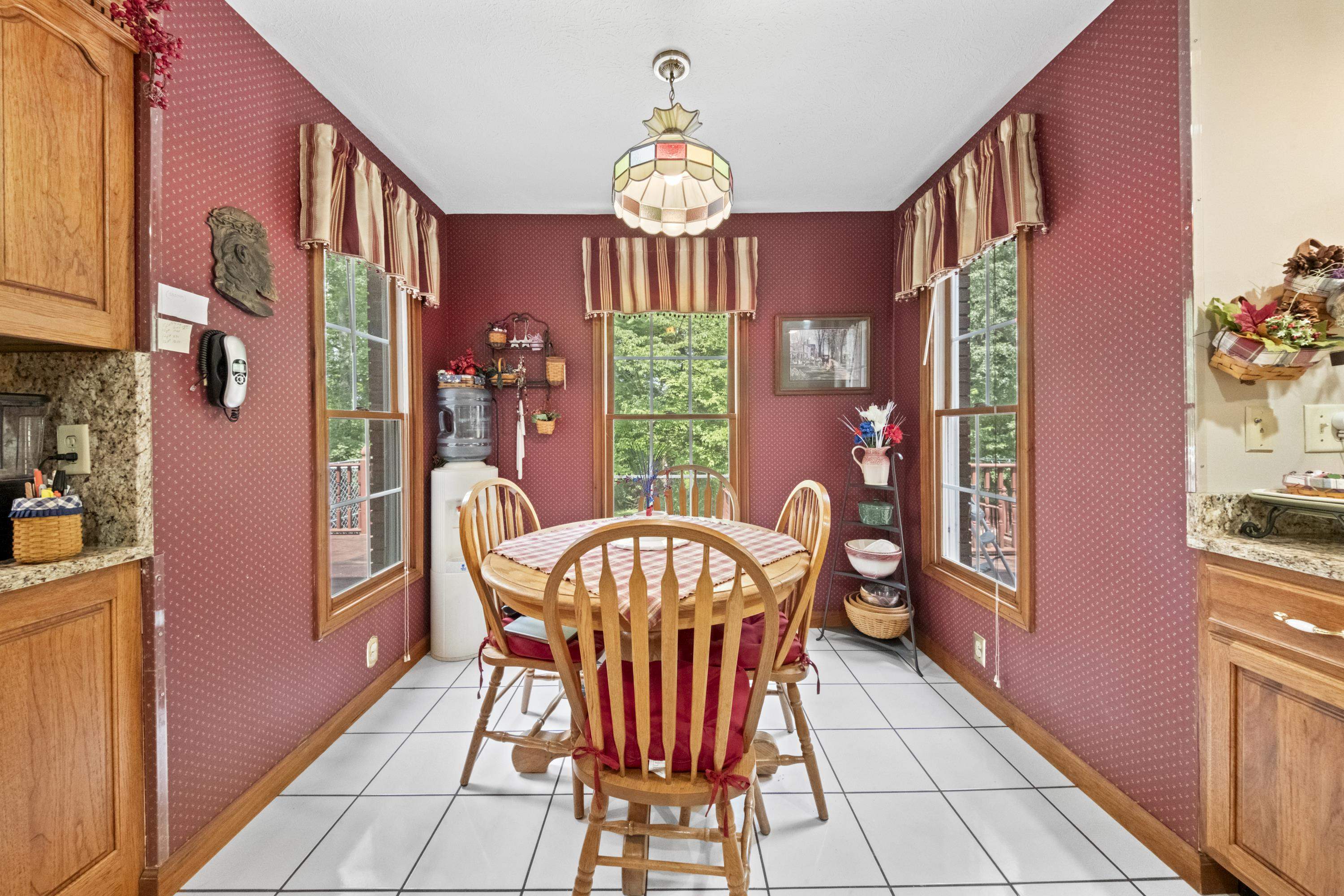 https://zimg.paragon.ice.com/ParagonImages/Property/PH/AABRKY/61013/12/0/0/0390beaeff391b577edbe811607b4734/0/56de28555cc7d24616f32c8d4b969a45/61013-ac133a68-f794-4986-b766-07fe488850eb.JPG