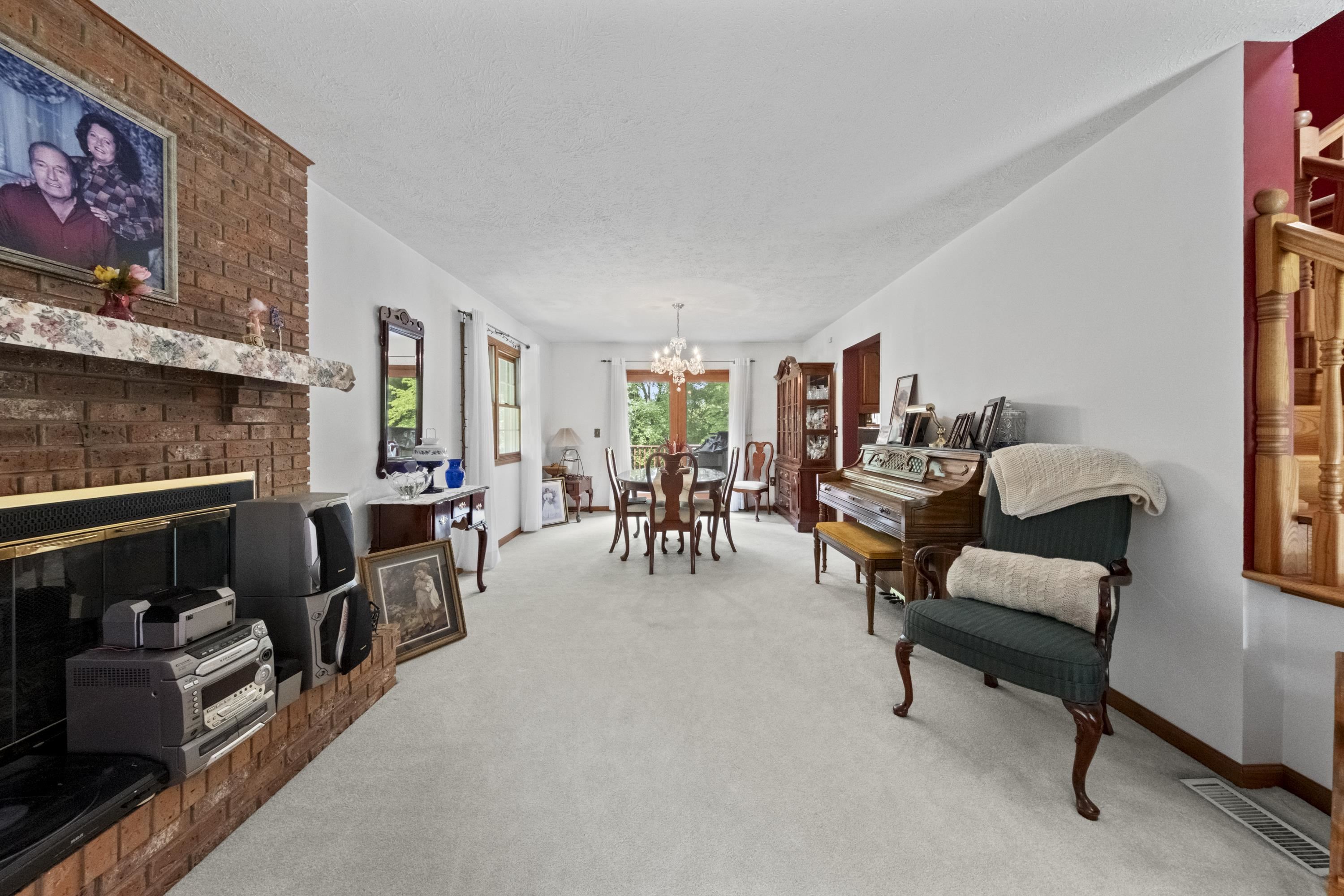 https://zimg.paragon.ice.com/ParagonImages/Property/PH/AABRKY/61013/6/0/0/50703fed7e0b3896d4f9f4d99105f5dc/0/56de28555cc7d24616f32c8d4b969a45/61013-eef5f573-f513-491a-845c-8b9690b8d72b.JPG