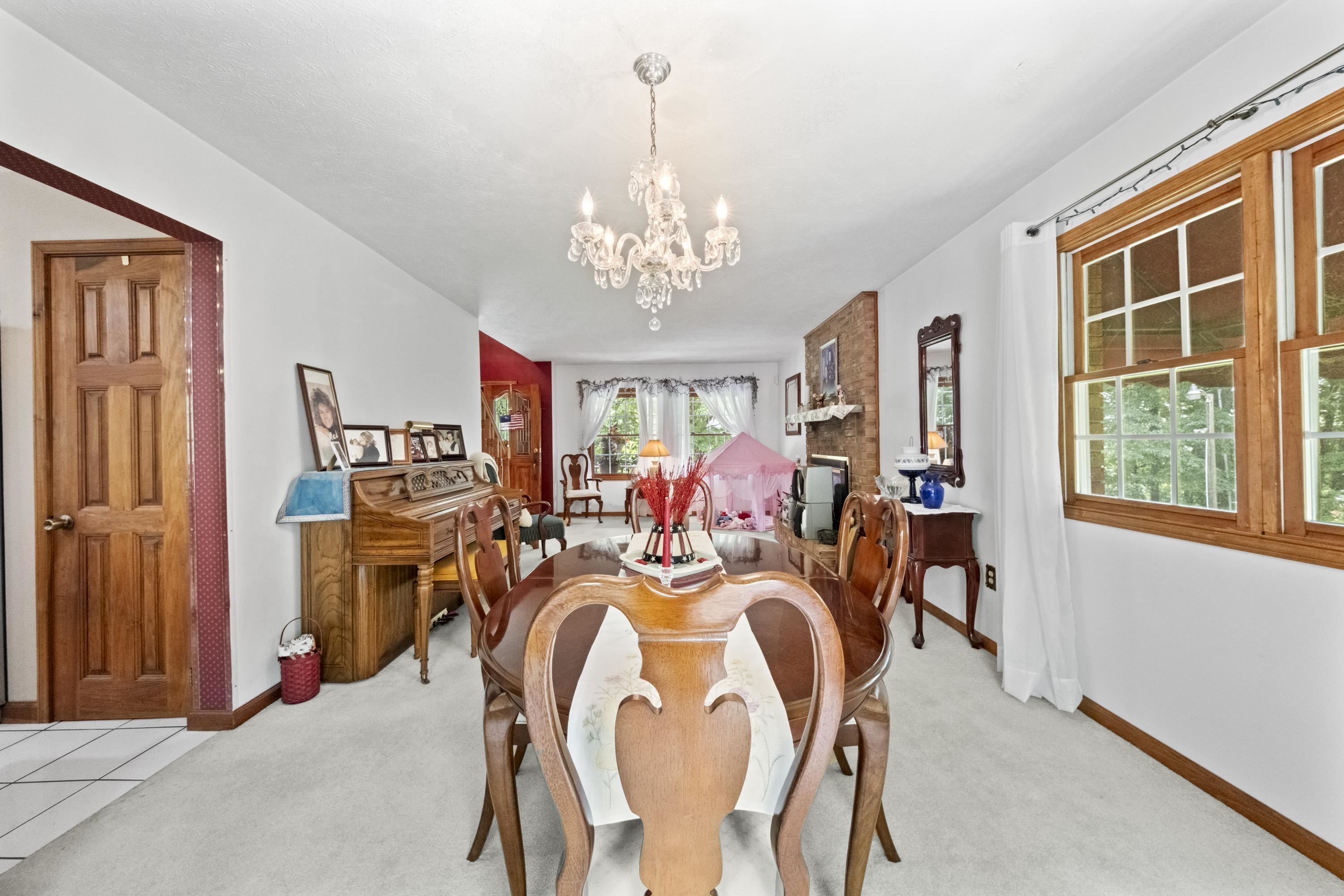 https://zimg.paragon.ice.com/ParagonImages/Property/PH/AABRKY/61013/8/0/0/781a93c71d685291d516cda6b73c8bb9/0/56de28555cc7d24616f32c8d4b969a45/61013-c8a69b37-9a07-4d36-8eed-4a67e03b01b7.JPG