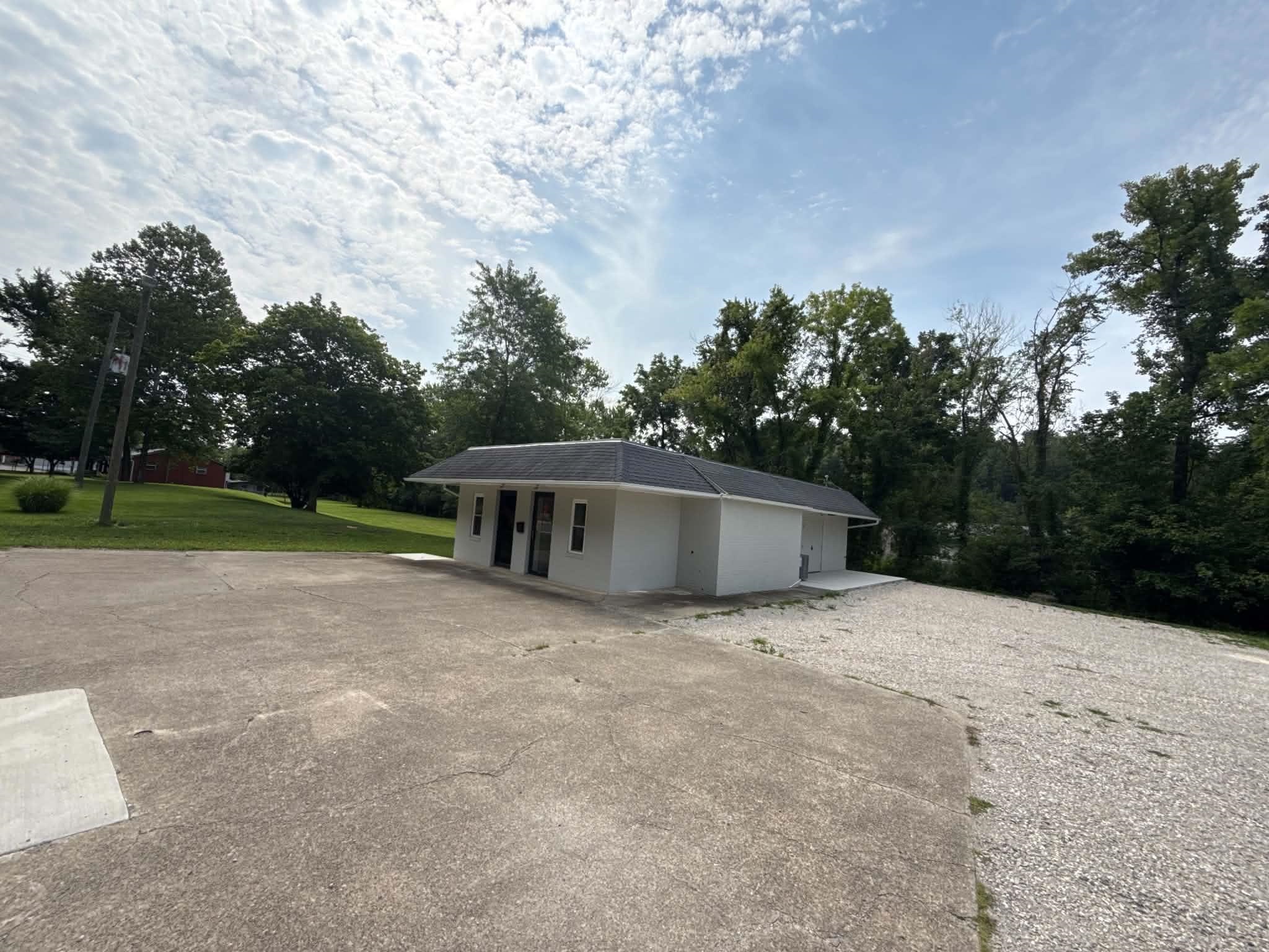 https://zimg.paragon.ice.com/ParagonImages/Property/PH/AABRKY/61014/2/0/0/629b352c95aaf4f8e2eac1a1931954d0/0/80380732e622e9bae455f89fcd074494/61014-fd5729b2-8ec8-482e-9c11-7137540a2ee8.JPG