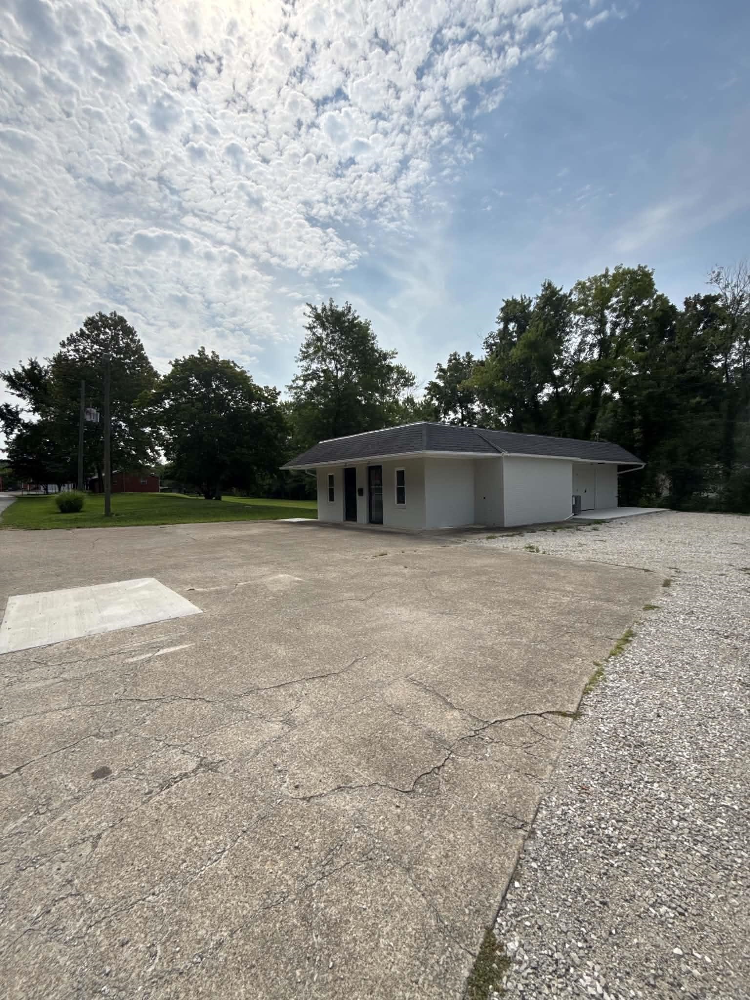 https://zimg.paragon.ice.com/ParagonImages/Property/PH/AABRKY/61014/9/0/0/29738eeb3b65904b315a9289e78dc462/0/80380732e622e9bae455f89fcd074494/61014-9dcde418-cb4f-4ea2-ab0d-363e3601ac02.JPG
