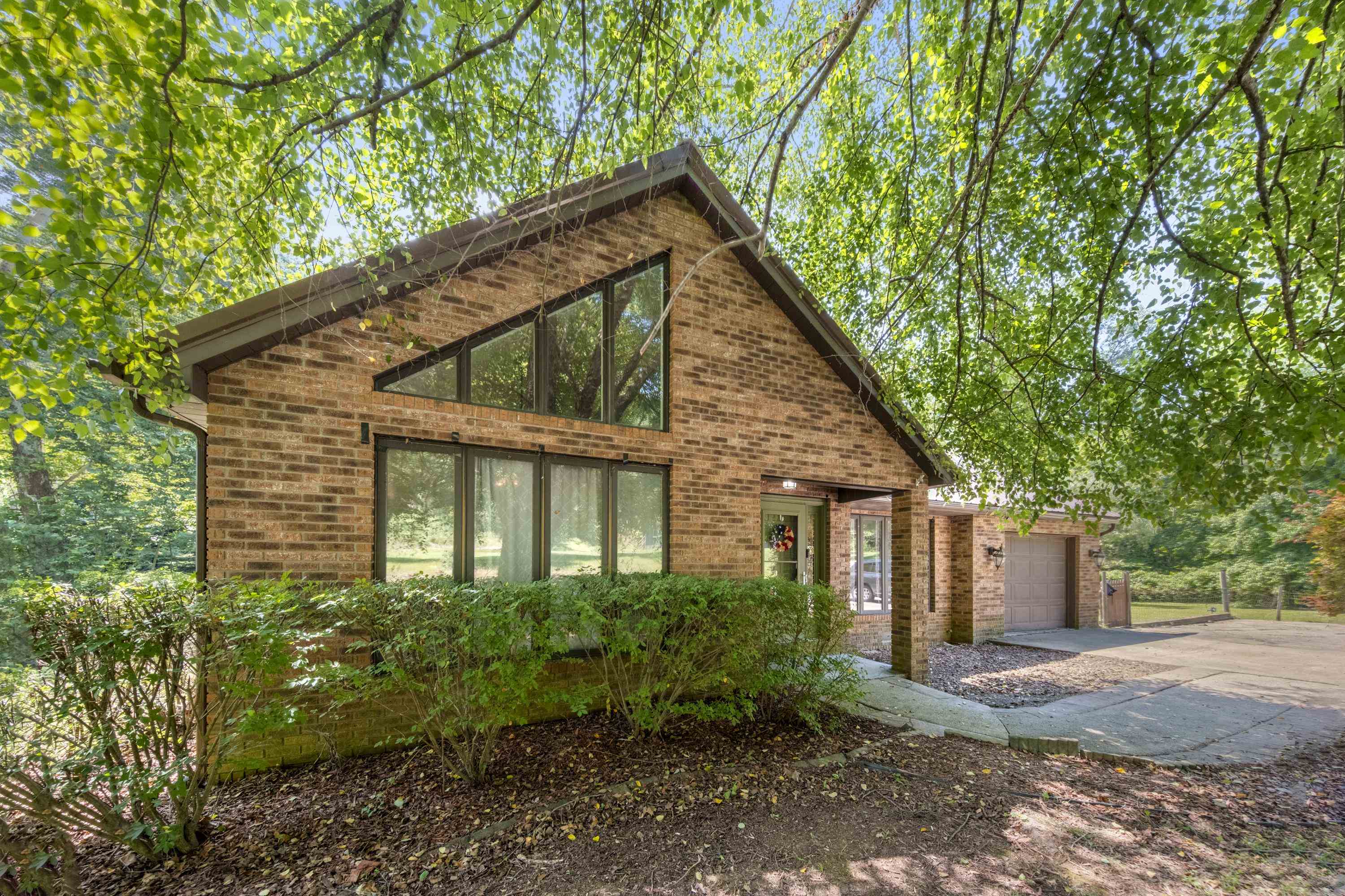 https://zimg.paragon.ice.com/ParagonImages/Property/PH/AABRKY/61015/3/0/0/510000d60849b63cb835b4d0ec6bbdd1/0/3a966eef21536fef4447f0d1e8f3e271/61015-a7b04617-0be7-4517-acee-cce778f8c4cb.JPG