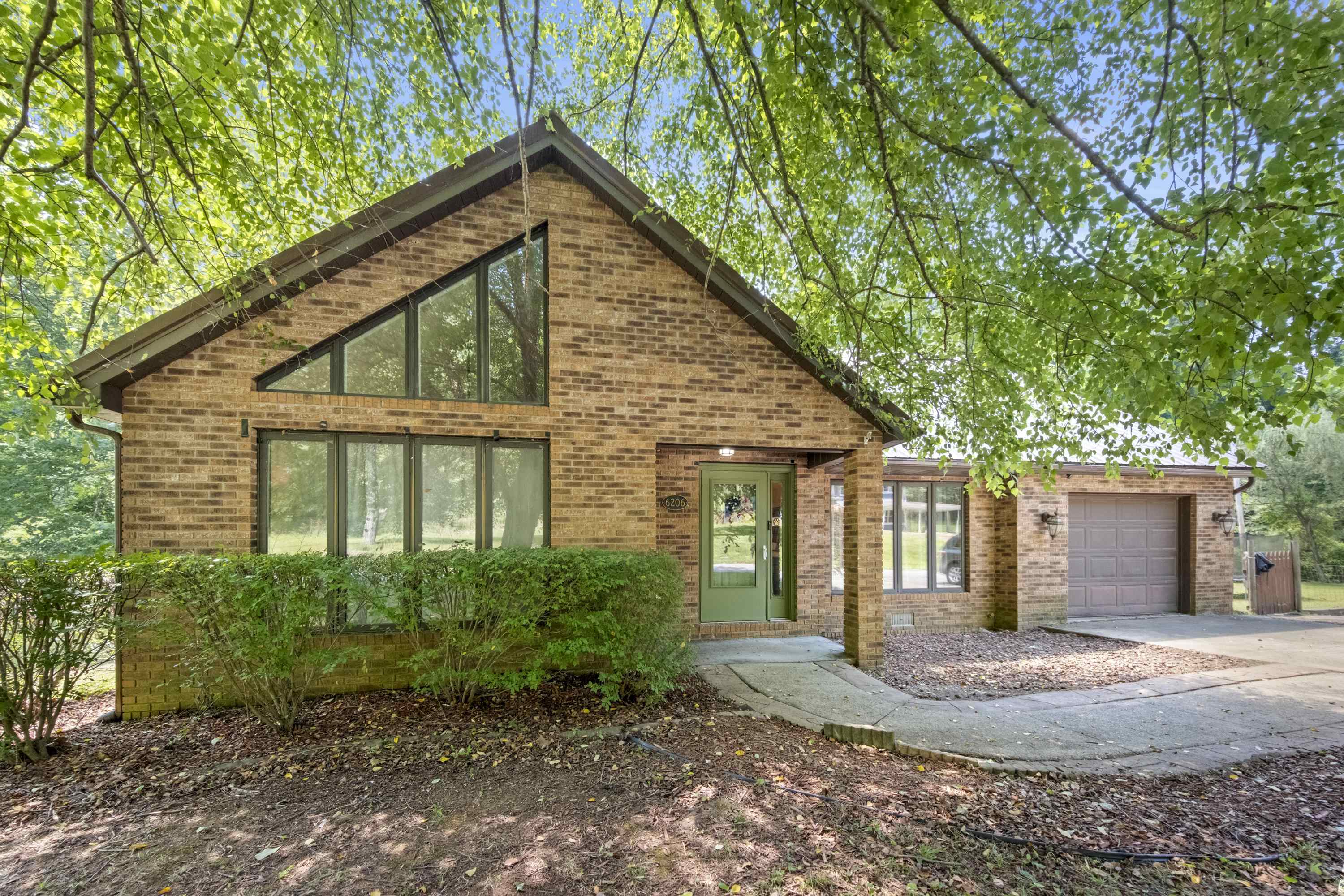 https://zimg.paragon.ice.com/ParagonImages/Property/PH/AABRKY/61015/4/0/0/6450cd0875996048bb203e66910bc055/0/3a966eef21536fef4447f0d1e8f3e271/61015-30be0192-5273-4d6b-a9e3-3eb7e7af41ff.JPG