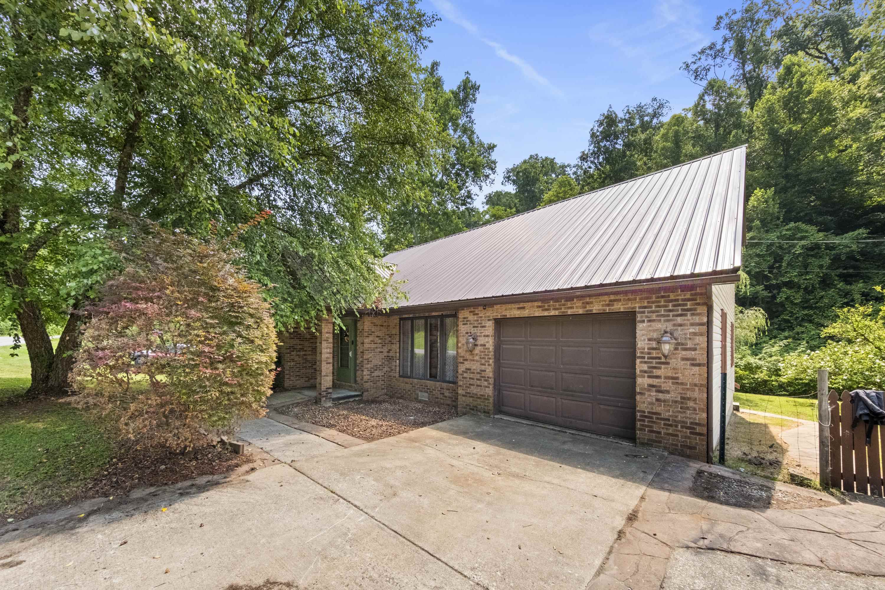 https://zimg.paragon.ice.com/ParagonImages/Property/PH/AABRKY/61015/7/0/0/a72cf14d4efc1b5feff771fd3785f363/0/3a966eef21536fef4447f0d1e8f3e271/61015-c0eced6a-5b27-45db-abd2-8a557dc1696d.JPG