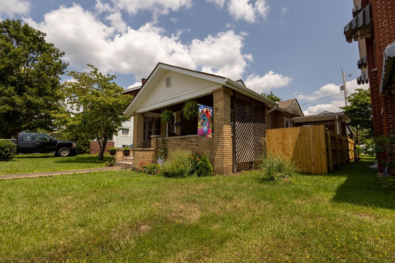 https://zimg.paragon.ice.com/ParagonImages/Property/PH/AABRKY/61017/3/0/0/84282896c0204539458da8168e36ac92/0/121be92e735ad0d90fef09234fbbee1b/61017-06c42259-f8ac-4e3e-a553-0306edc39444.JPG