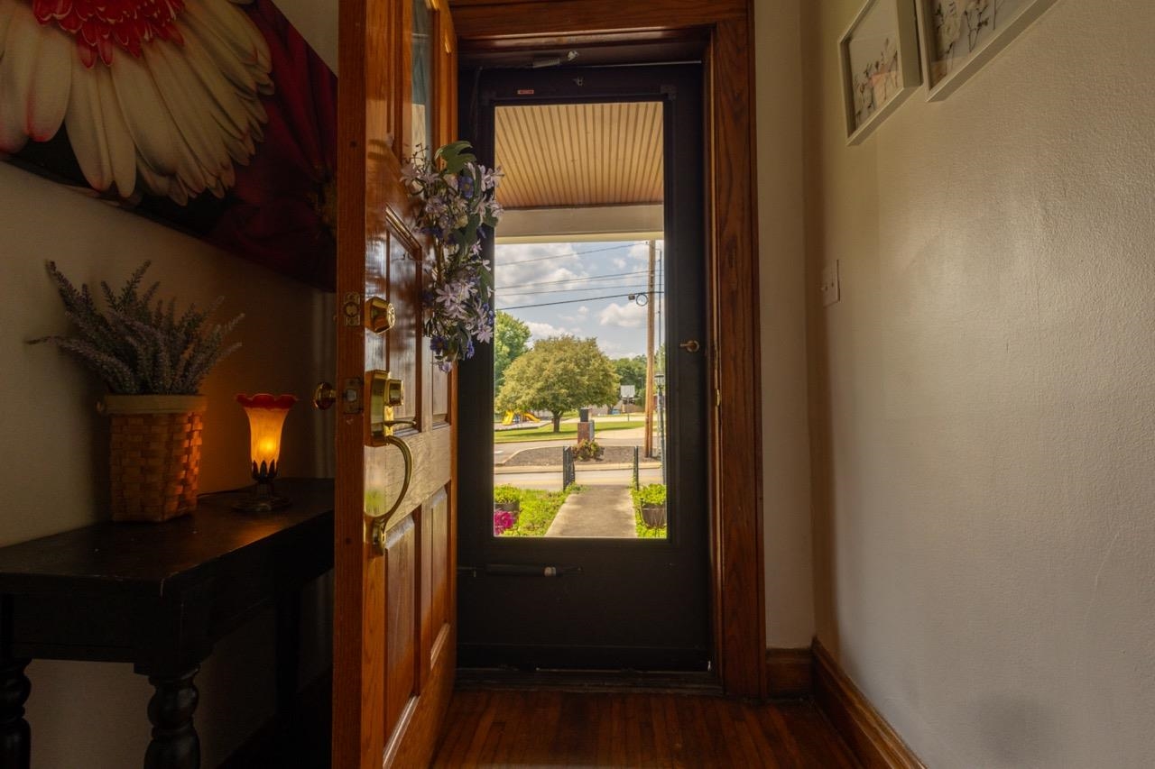 https://zimg.paragon.ice.com/ParagonImages/Property/PH/AABRKY/61017/7/0/0/f312ac33395f008ca1559d90fc8e512b/0/121be92e735ad0d90fef09234fbbee1b/61017-1c94c10f-e15a-4ccf-b831-b48955c15b75.JPG