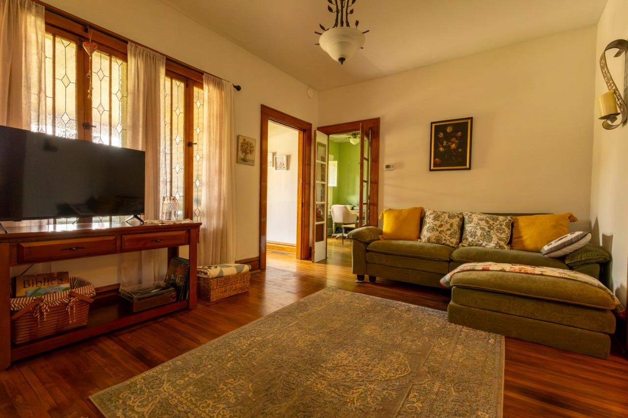 https://zimg.paragon.ice.com/ParagonImages/Property/PH/AABRKY/61017/8/0/0/4deacfc22a3f48c6548f7492478e0105/0/121be92e735ad0d90fef09234fbbee1b/61017-d5d48105-db85-45d2-9f38-ca4b283eb4c6.JPG