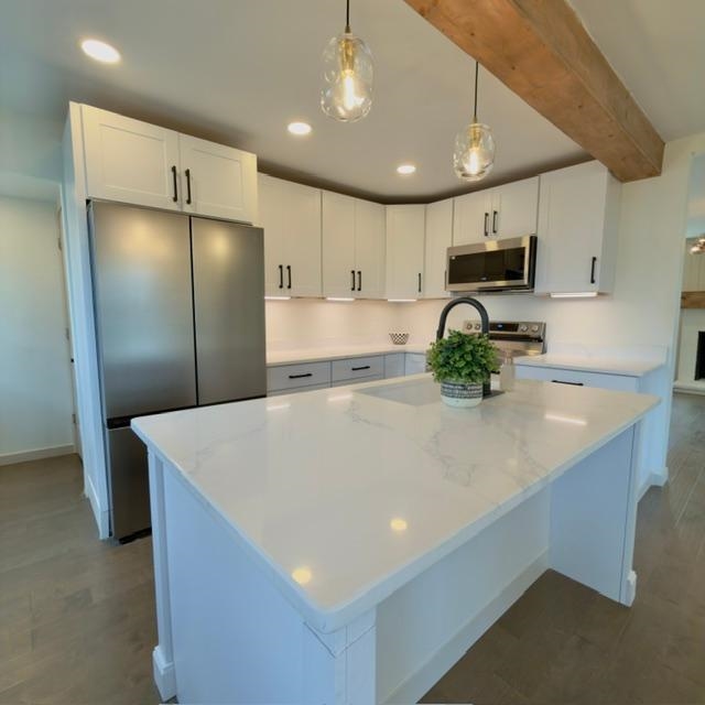https://zimg.paragon.ice.com/ParagonImages/Property/PH/AABRKY/61018/4/0/0/3f3b560884d9f9bec8182adea01f0fa0/0/408bf6b59faaee744830fc046db50fb4/61018-4d8cd027-9aef-4871-810a-725d1b8f4e8c.JPG