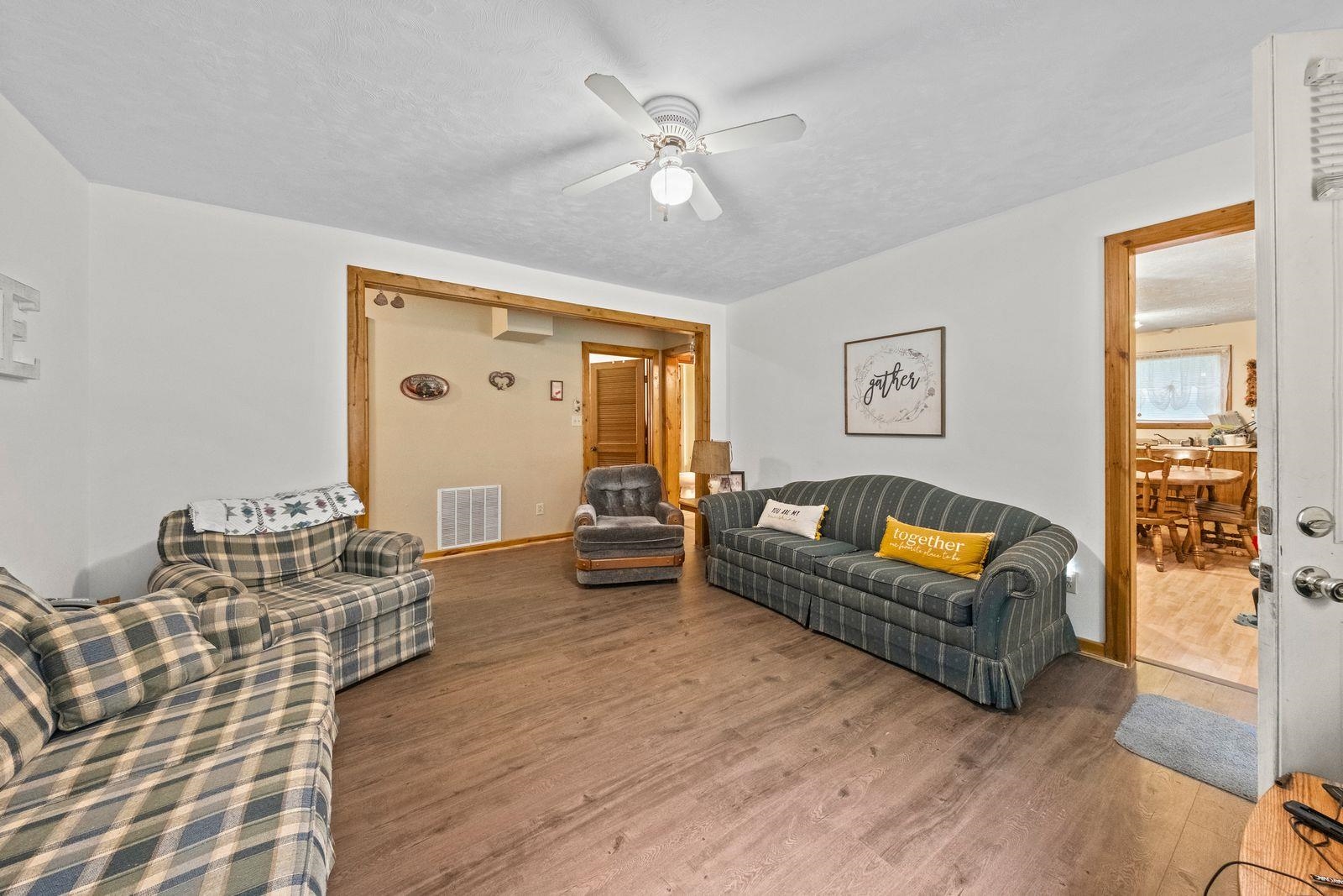 https://zimg.paragon.ice.com/ParagonImages/Property/PH/AABRKY/61021/11/0/0/c271728ff7a9cce43aa336240f16390d/0/6b48f5582e7c9206e9fc250e206778cc/61021-0fbca755-cfb1-4094-981f-ceaba349e0cc.JPG