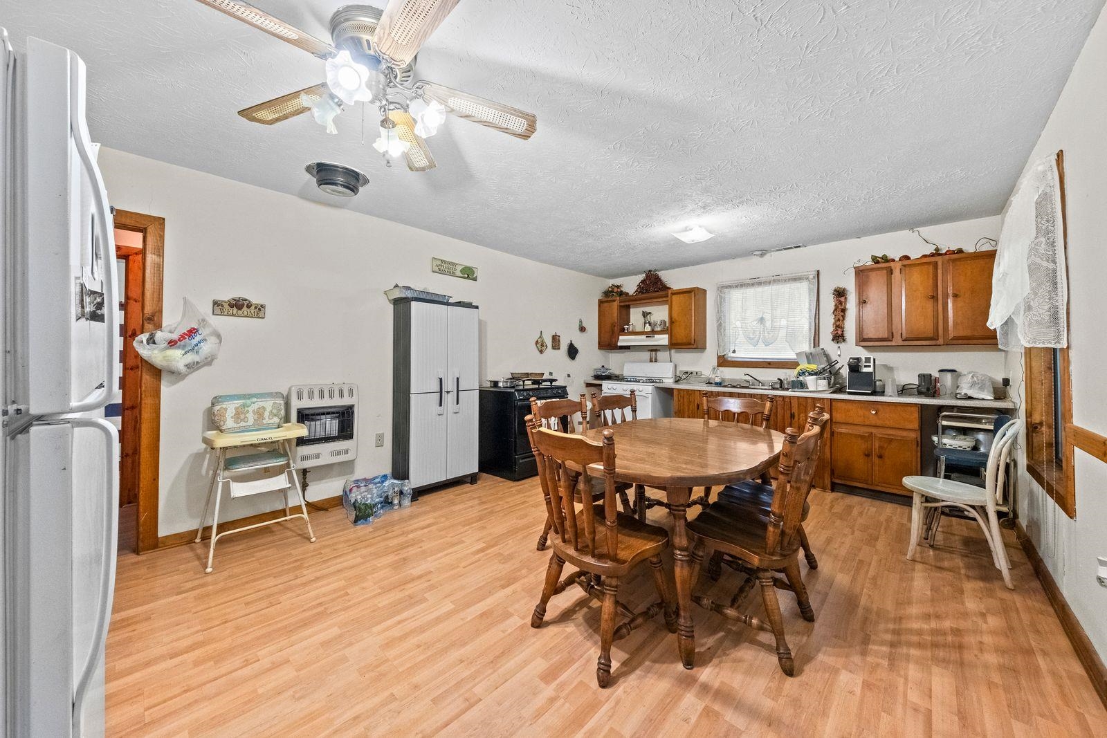 https://zimg.paragon.ice.com/ParagonImages/Property/PH/AABRKY/61021/6/0/0/d5e13693a4e1fe0dce005660cfe3e6dd/0/6b48f5582e7c9206e9fc250e206778cc/61021-c292bdd1-9fd1-478c-9630-2fbd93c51909.JPG