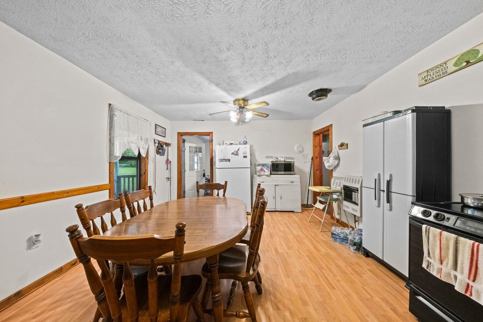 https://zimg.paragon.ice.com/ParagonImages/Property/PH/AABRKY/61021/8/0/0/d48685eca1349b0d5d19713575714981/0/6b48f5582e7c9206e9fc250e206778cc/61021-2bd1e39b-4bc2-45bb-93b4-70c9dbb003a3.JPG