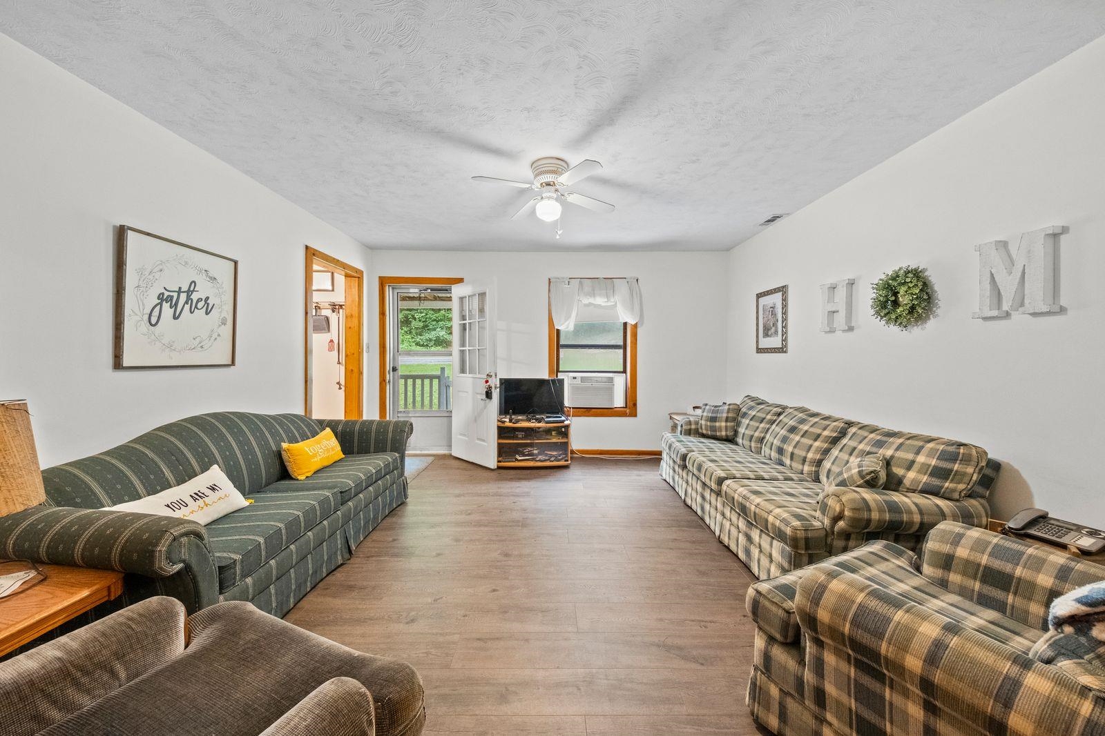 https://zimg.paragon.ice.com/ParagonImages/Property/PH/AABRKY/61021/9/0/0/45cbc4fe7c8b0f4c36ab4af057862f51/0/6b48f5582e7c9206e9fc250e206778cc/61021-2c042ca8-5136-4716-9ad4-edf425741ce8.JPG