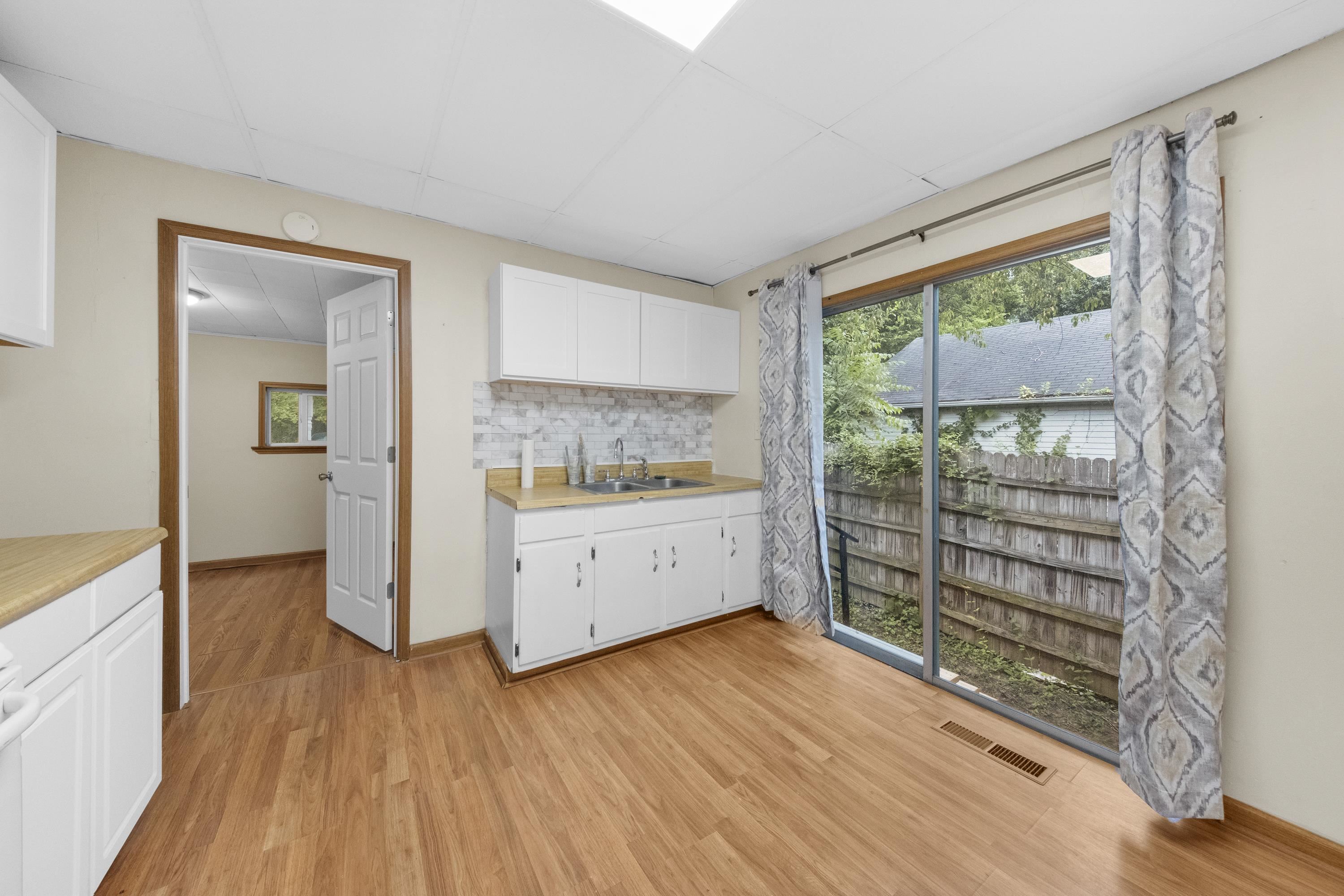 https://zimg.paragon.ice.com/ParagonImages/Property/PH/AABRKY/61024/10/0/0/a10c42276eaf984e90c6c4624b6c0952/0/f9202c30d3df7d8300912229b24838c8/61024-86b2c5c3-827f-4e2d-9392-0261b0d26e08.JPG
