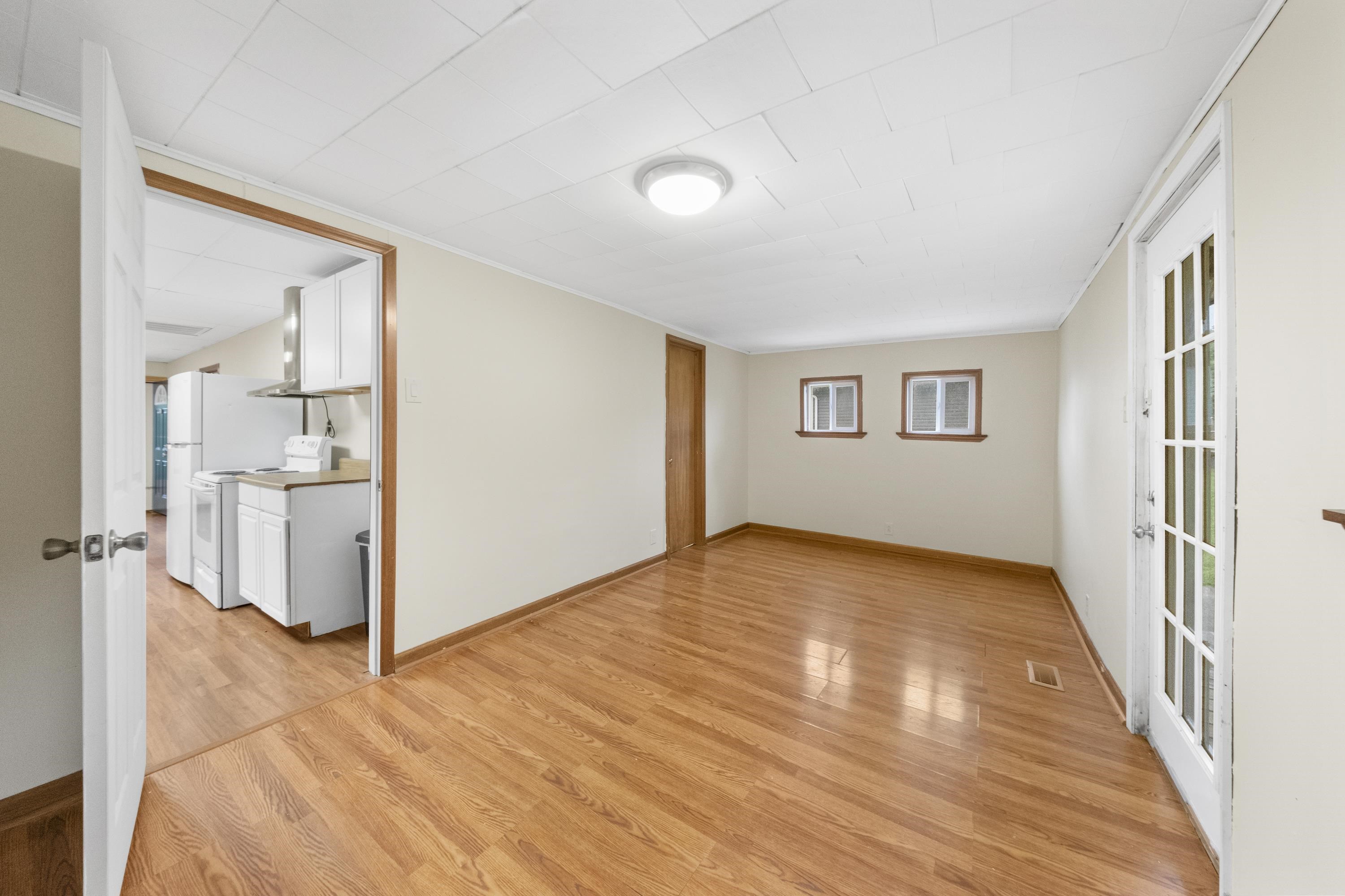 https://zimg.paragon.ice.com/ParagonImages/Property/PH/AABRKY/61024/11/0/0/ed9831a1b60c1931764c0d93236b044a/0/f9202c30d3df7d8300912229b24838c8/61024-6f34e7a3-d5df-4aed-b321-a996ab210dc0.JPG